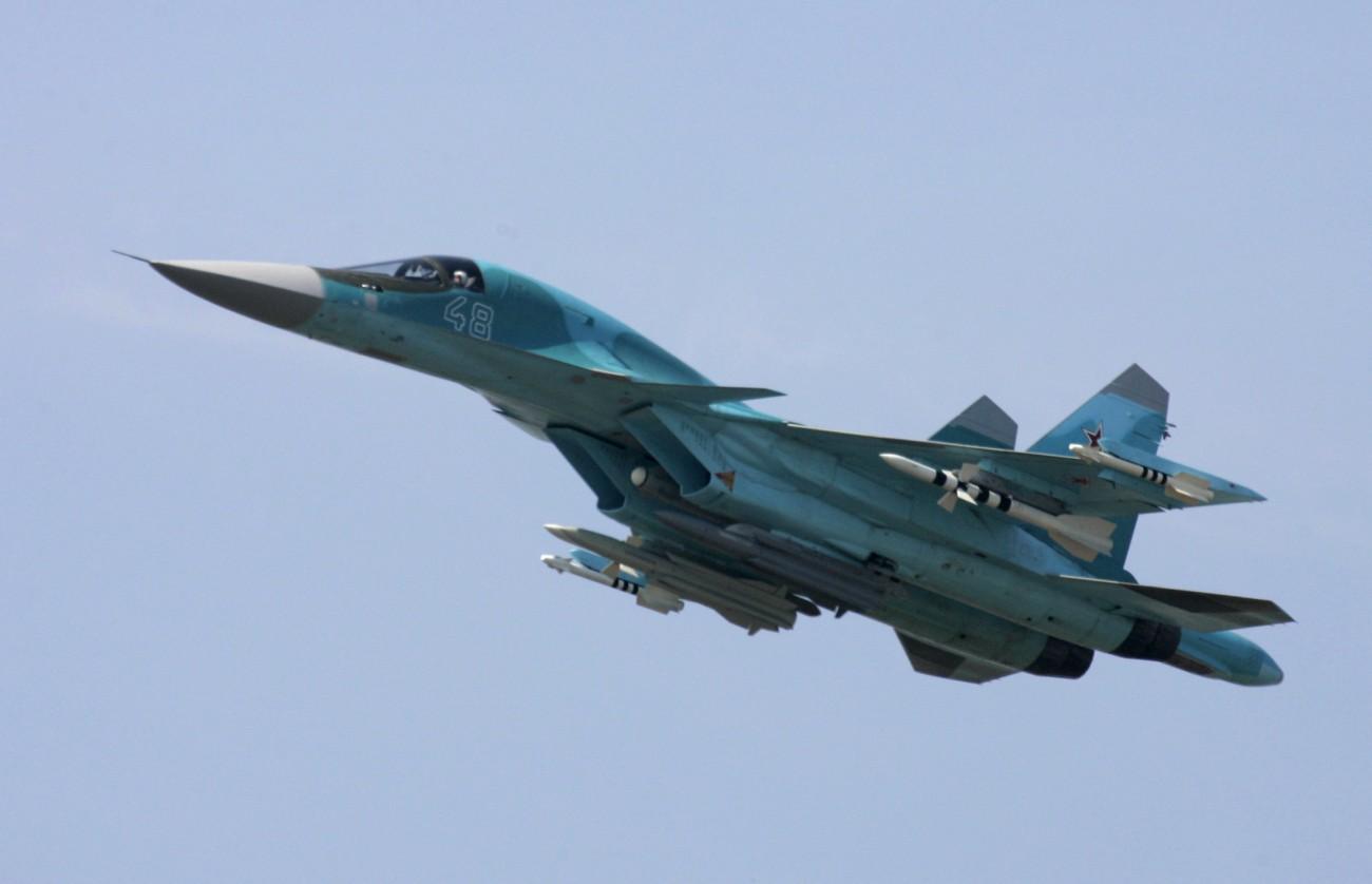 Négy ilyen Szu-34-es orosz vadászbombázó is Szíriában állomásozik
