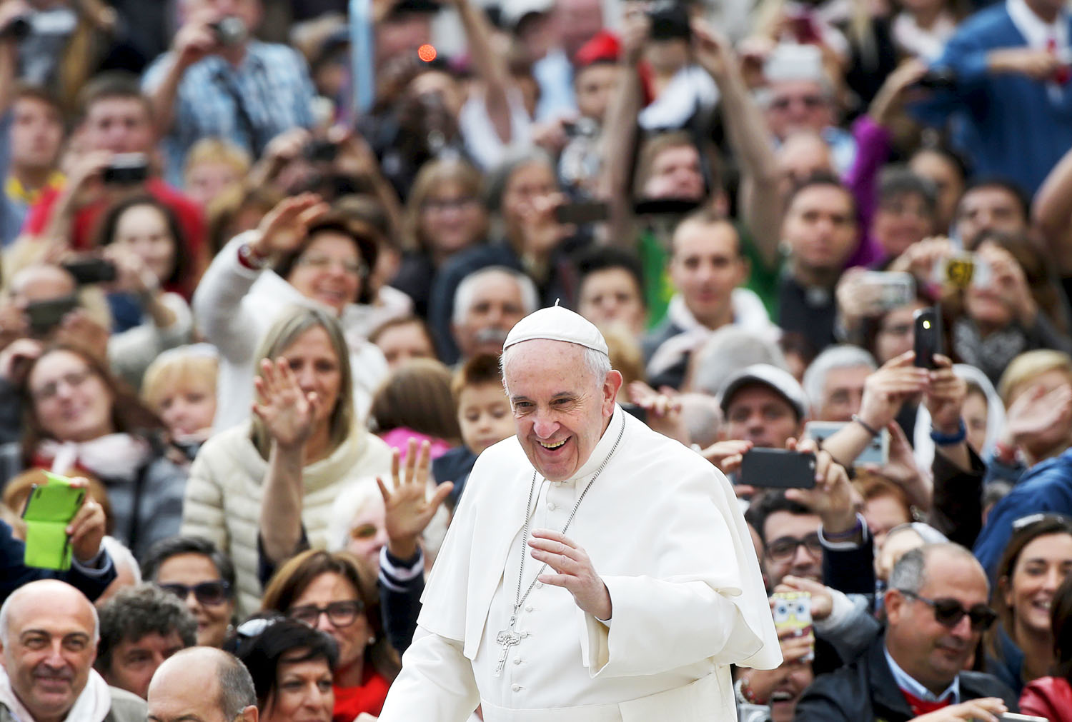 A pápa a Vatikánban: egyelőre nem jön Magyarországra