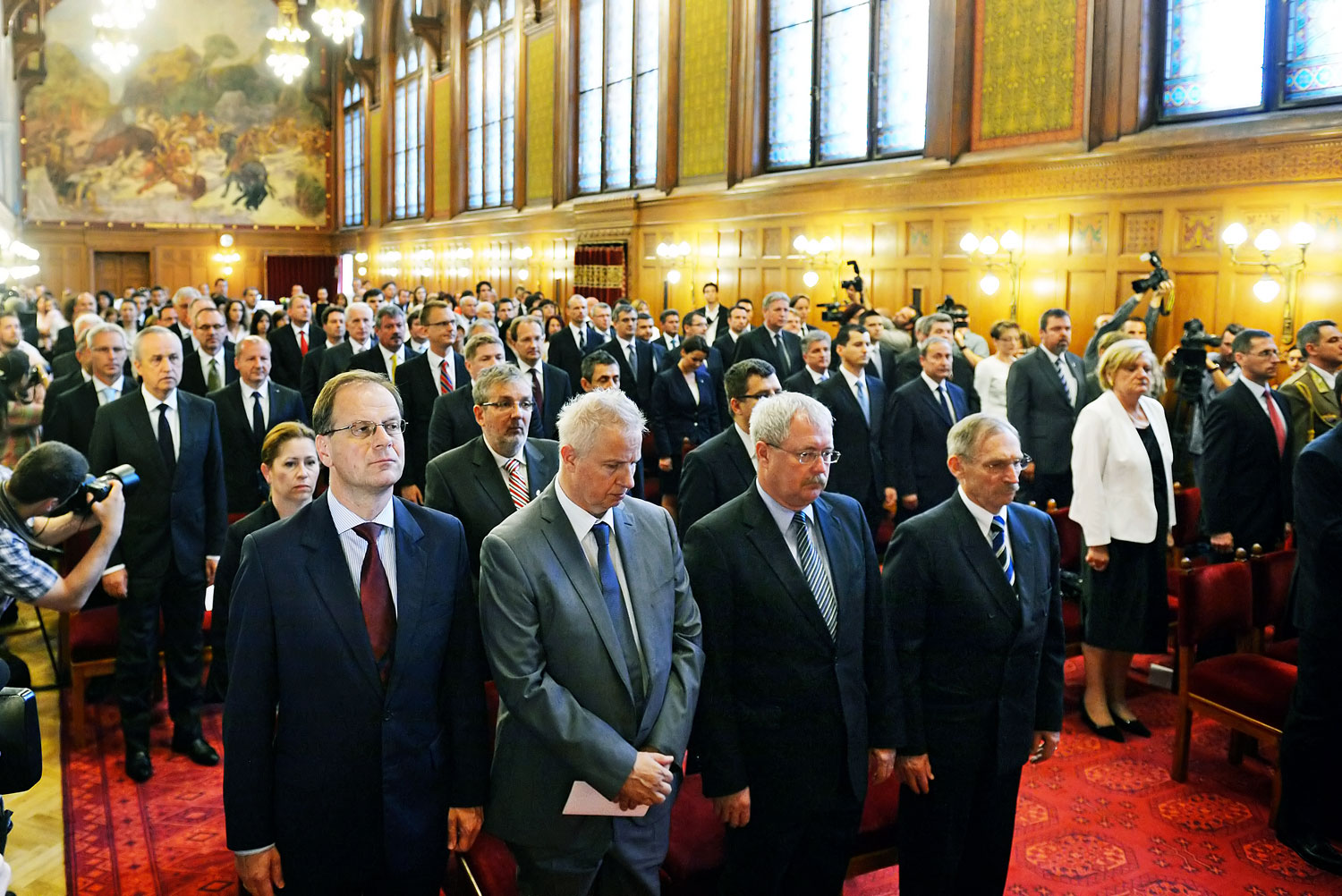 Merre a szem ellát: miniszterek és államtitkárok az Országház Vadásztermében 2014-ben