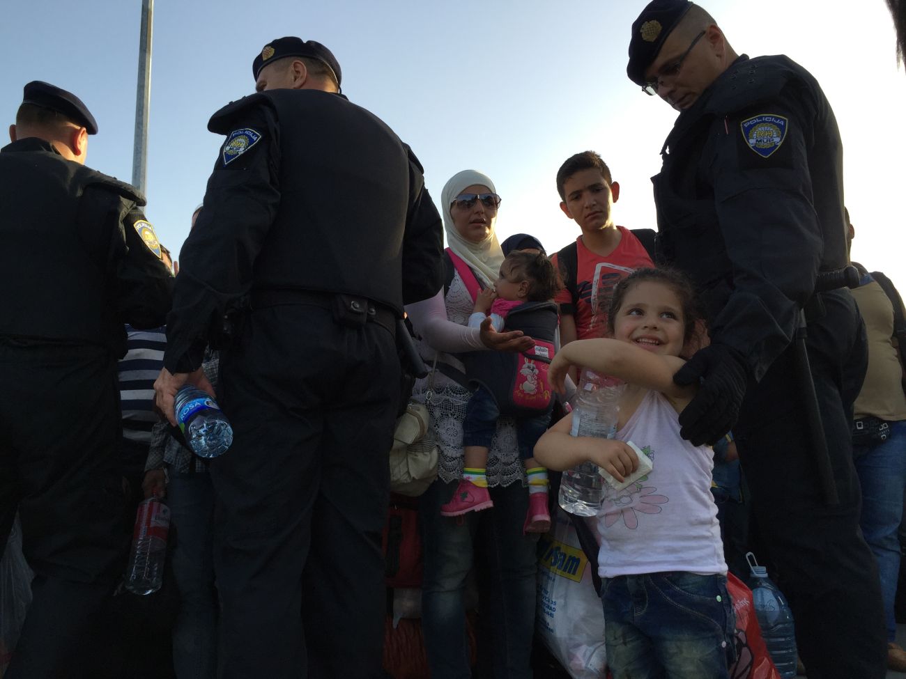 Menekült kislány szeptemberben Szerbia és Horvátország határán. Ők még átjöhettek