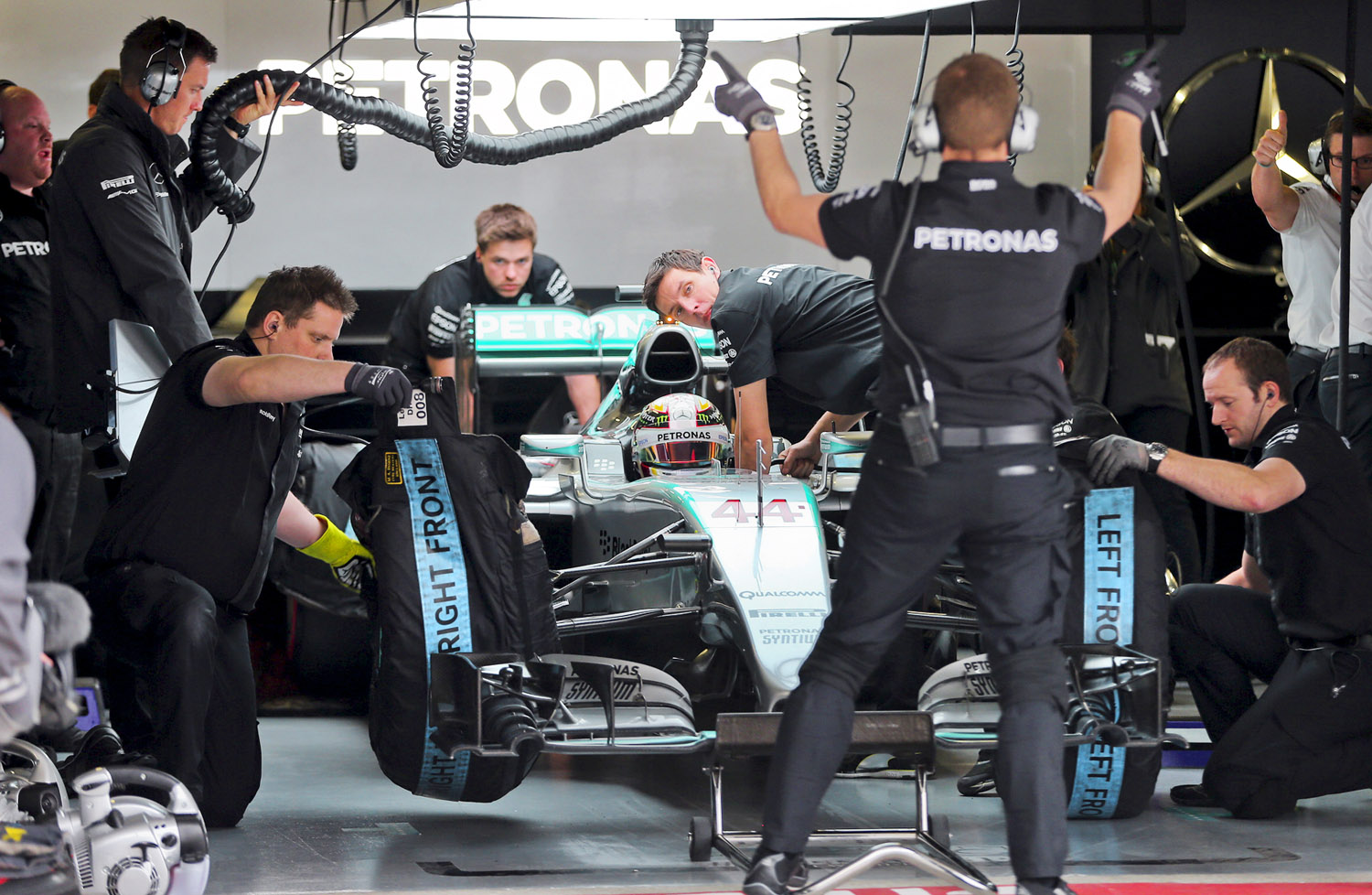 Csapatban már világbajnok a Mercedes, Hamilton az egyéniben tör újabb sikerre