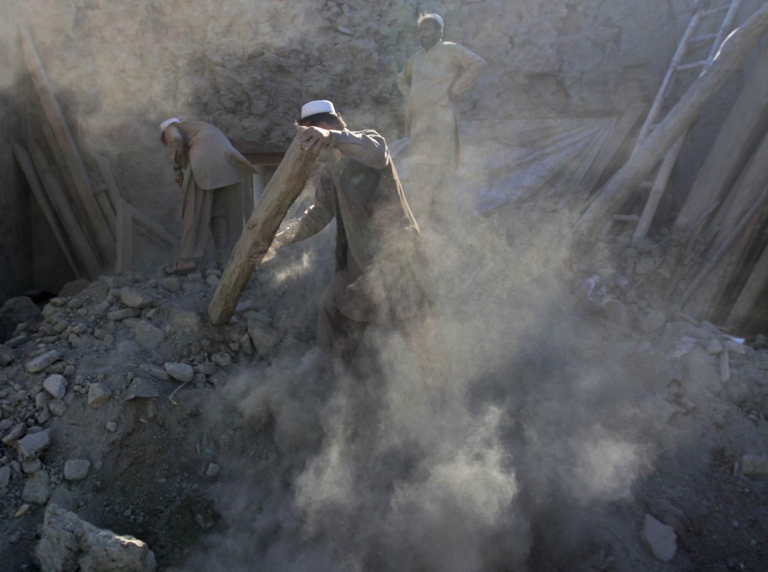 Romeltakarítás az afganisztáni Dzsalalabádban