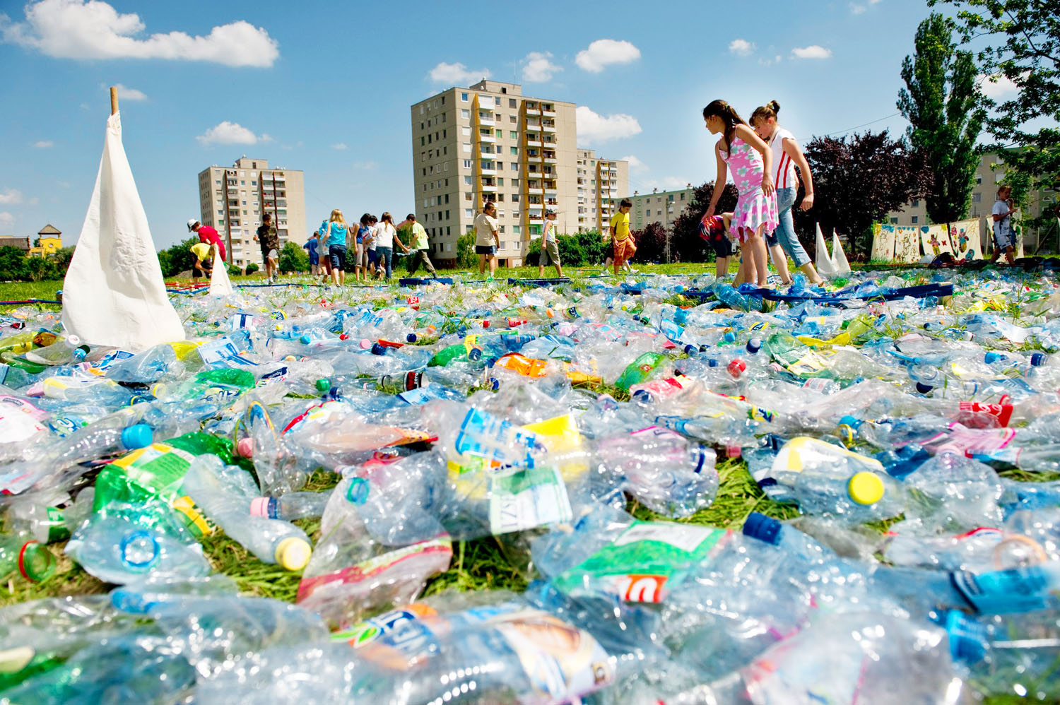 PET-palackok tömkelege: a környezet védelmének akadálya nem a technológia hiánya