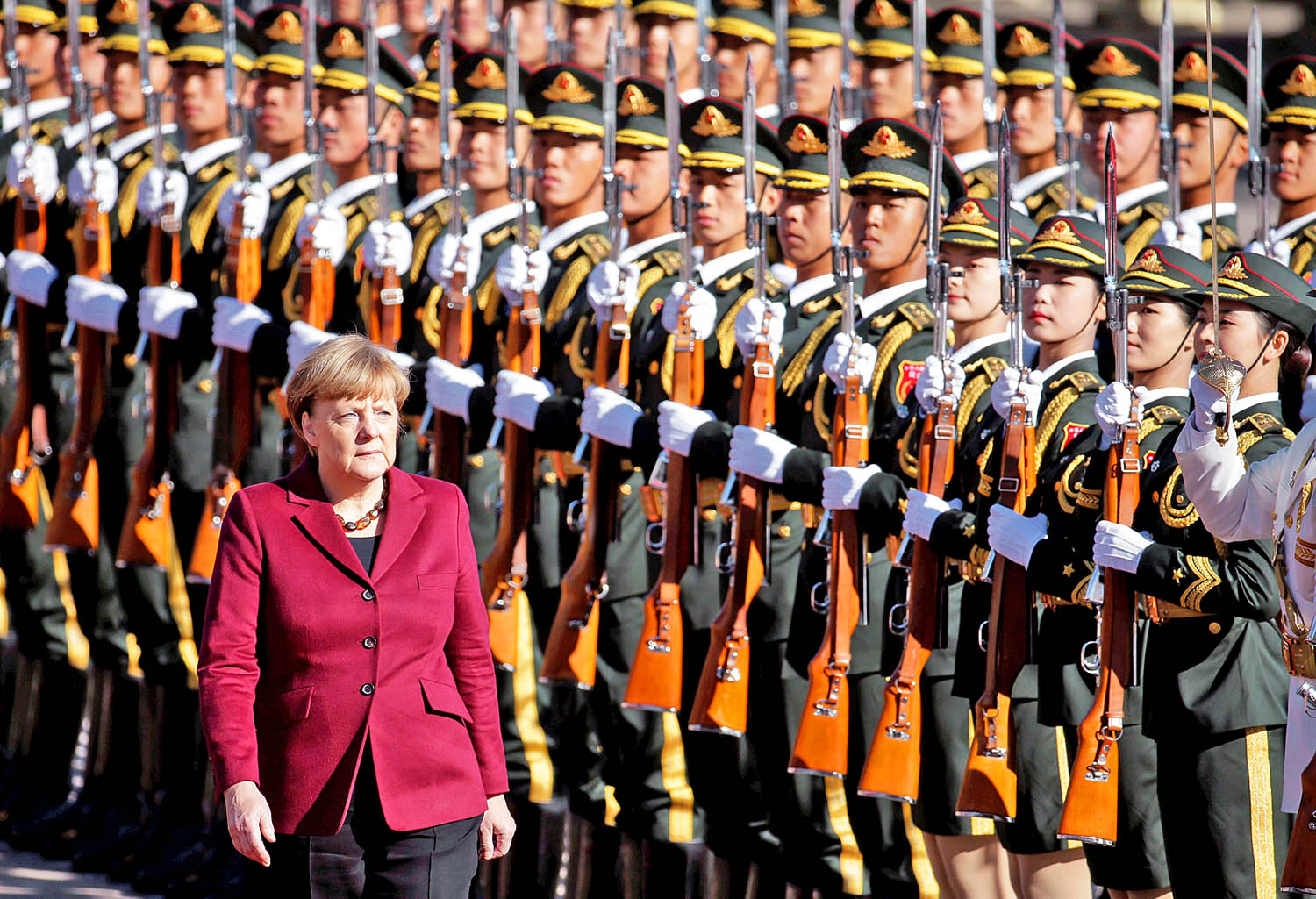 Angela Merkel Kínába látogatott, miközben otthon kritizálják a CSU részéről 