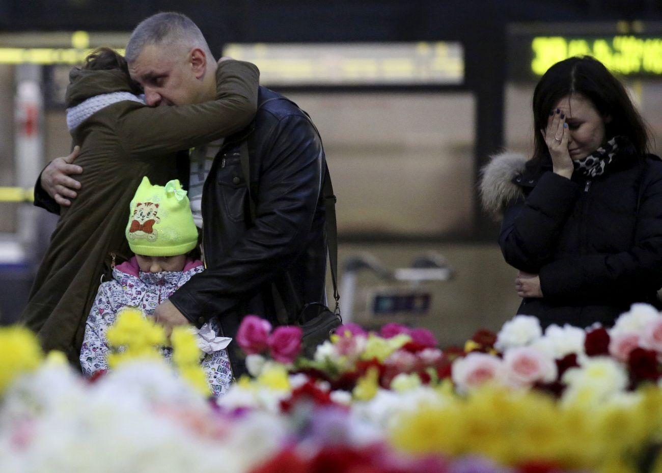 Gyász a szentpétervári Pulkovo repülőtéren, ahol a gépnek le kellett volna szállnia