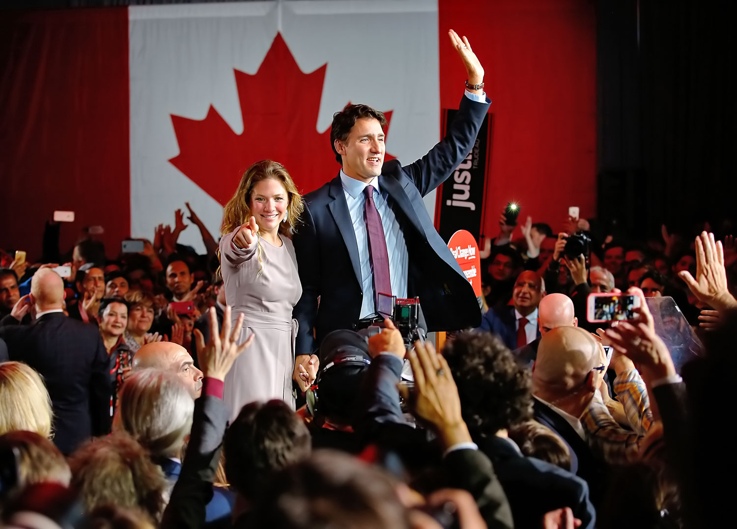 Sophie Gregoire és Justin Trudeau ünnepel