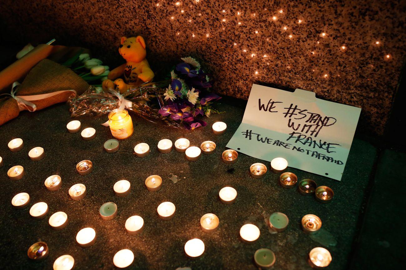 Mécseseket gyújtottak az áldozatok emlékére San Franciscóban is