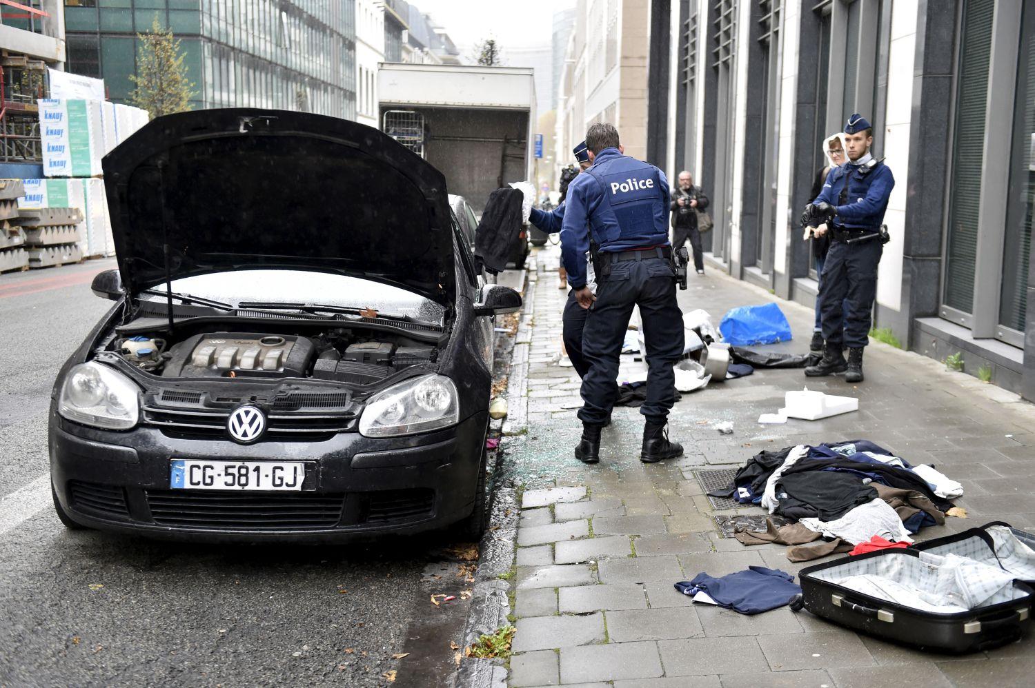 Gyanús autót pakoltak szét a rendőrök Brüsszelben