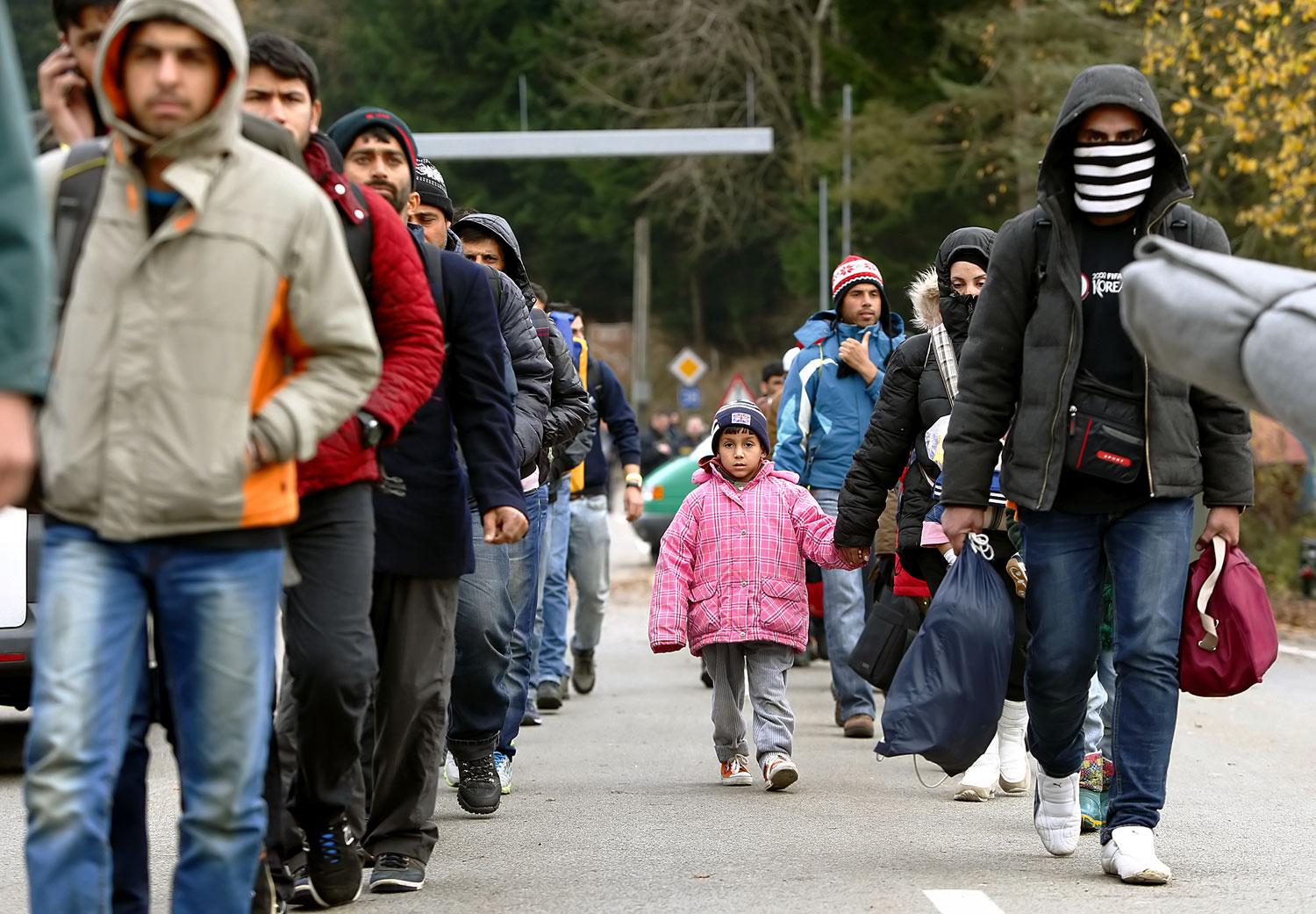 Migránsok az osztrák–német határon. Róluk szól a vita