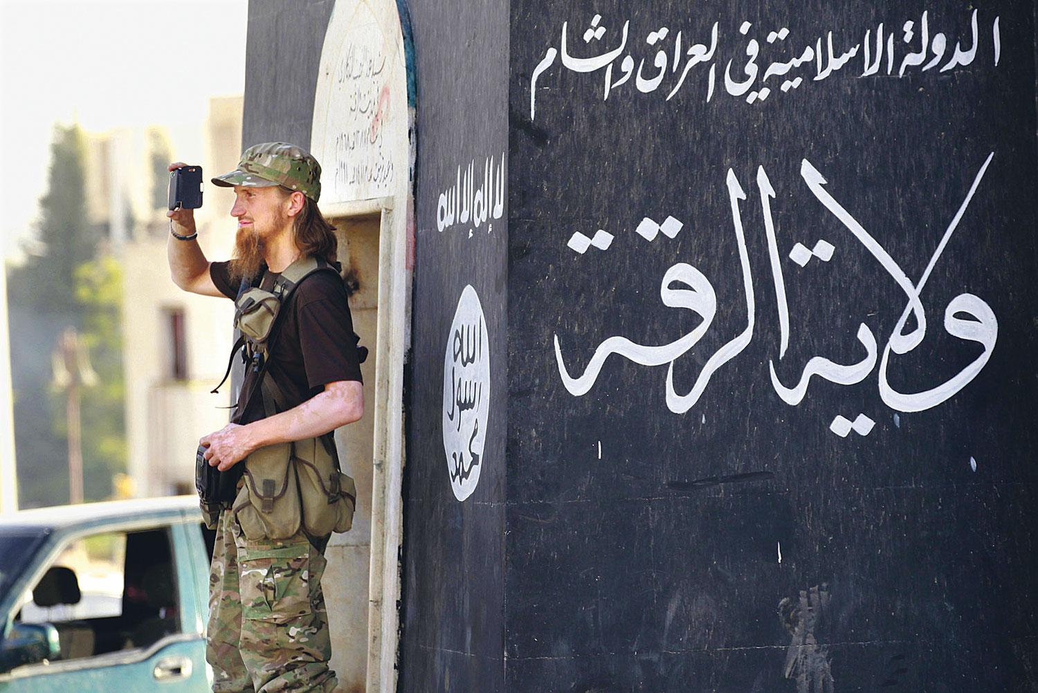 Az Iszlám Állam egyik dzsihadistája a stíriai Rakkában. A család segíthet a kiugrásban