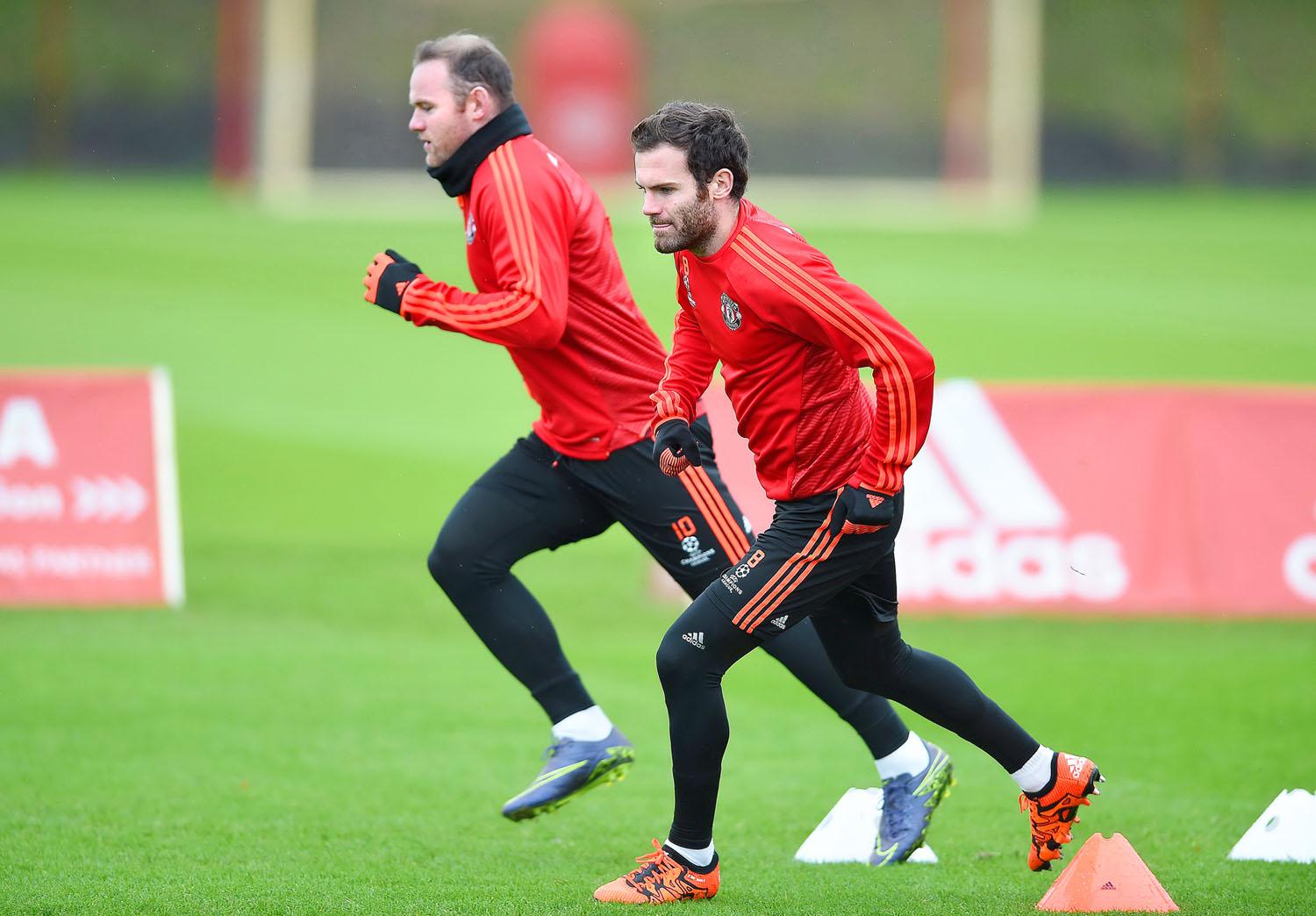 Wayne Rooney és Juan Mata készül a „kettős” meccsre