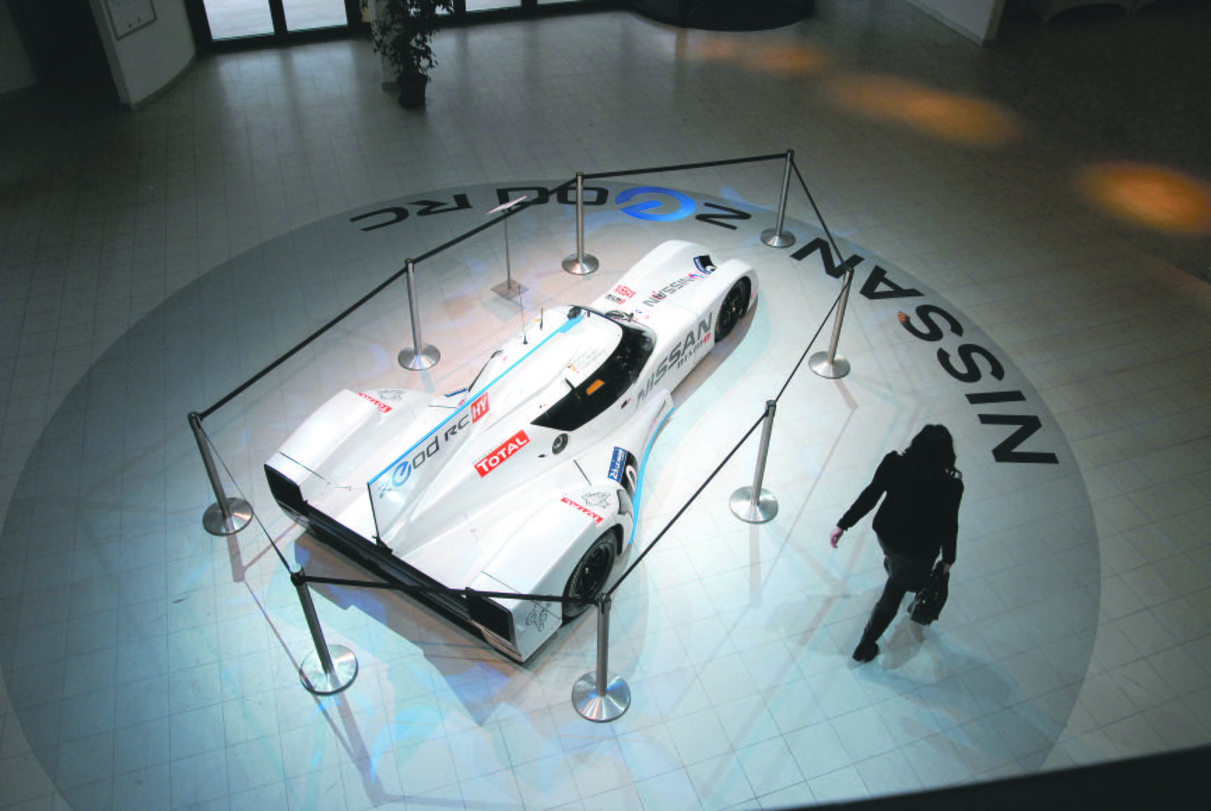A világ leg- gyorsabb  villanyautója:  Nissan Nismo  300-as  tempóra képes 