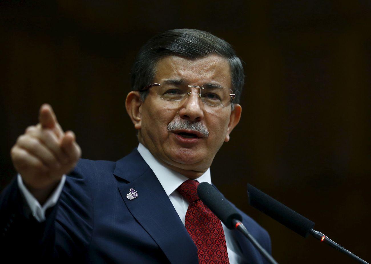 Davutoglu szerint természetes, hogy Törökország megvédi a határait