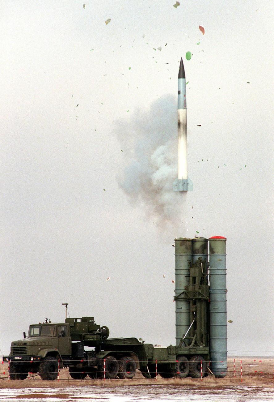 Sz-400-as rakéta kilövése egy hadgyakorlaton