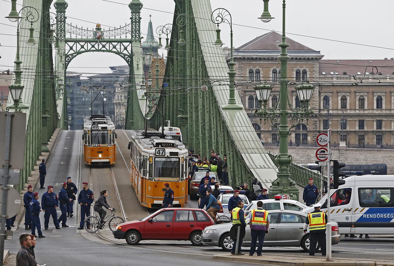 A Büki-féle Demokratikus Magyarországért Civil Társaság márciusban zárta le a Szabadság hidat