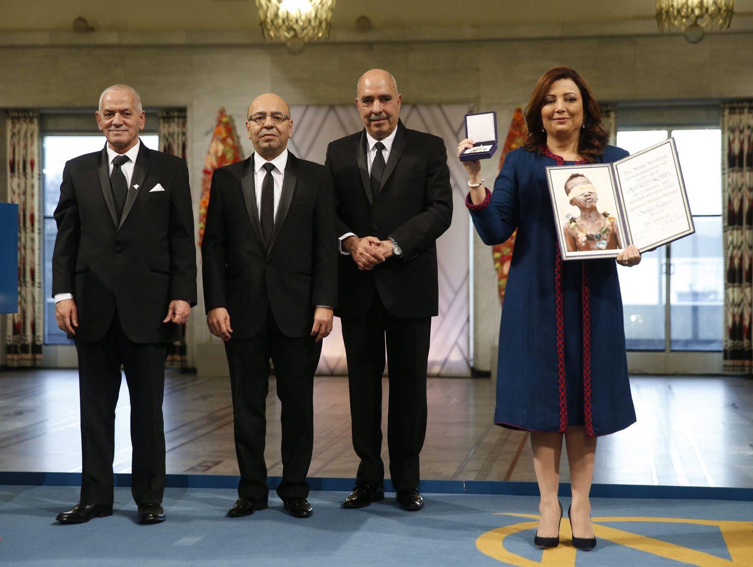 A 2015-ös Nobel-békedíj nyertesei: Huszin Abbászi, a Tunéziai Általános Munkásszakszervezet főtitkára, Mohamed Fadhel Mahmúd, a Tunéziai Ügyvédi Kamara elnöke, Abdesz-Szattar Ben Musza, a Tunéziai Emberi Jogi Liga elnöke és Vided Busamaui, a Tunéziai