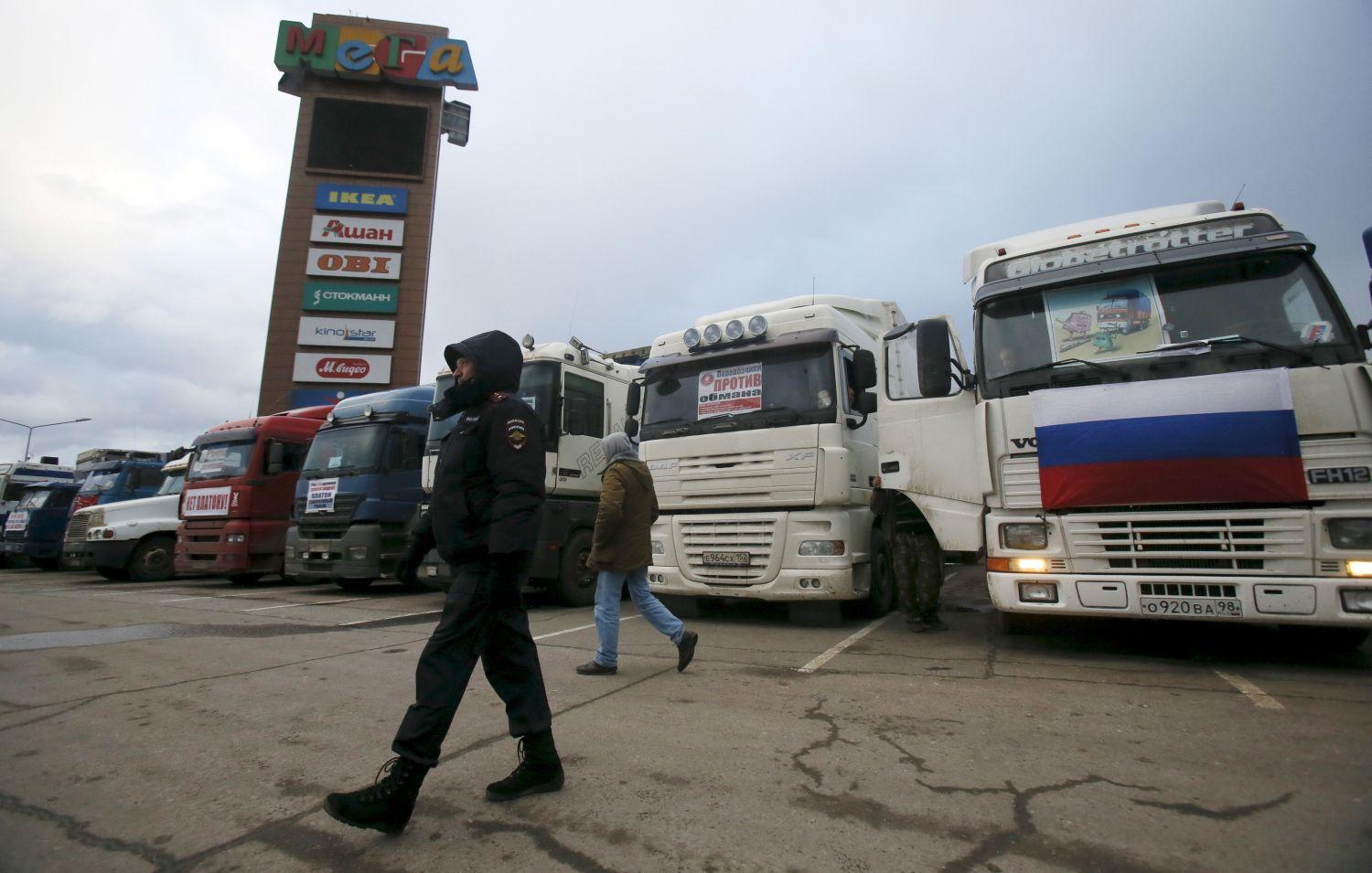 Kamionsofőrök demonstrálnak az útdíj ellen