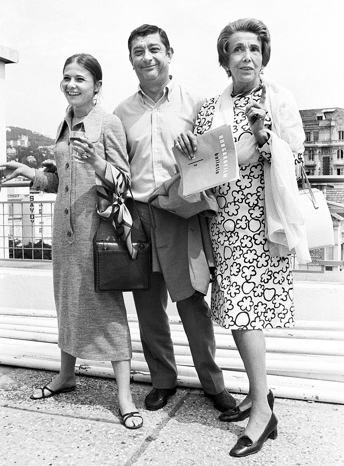 Cannes, 1971. Törőcsik Mari, Makk Károly és Darvas Lili a Szerelem bemutatója után a Riviérán