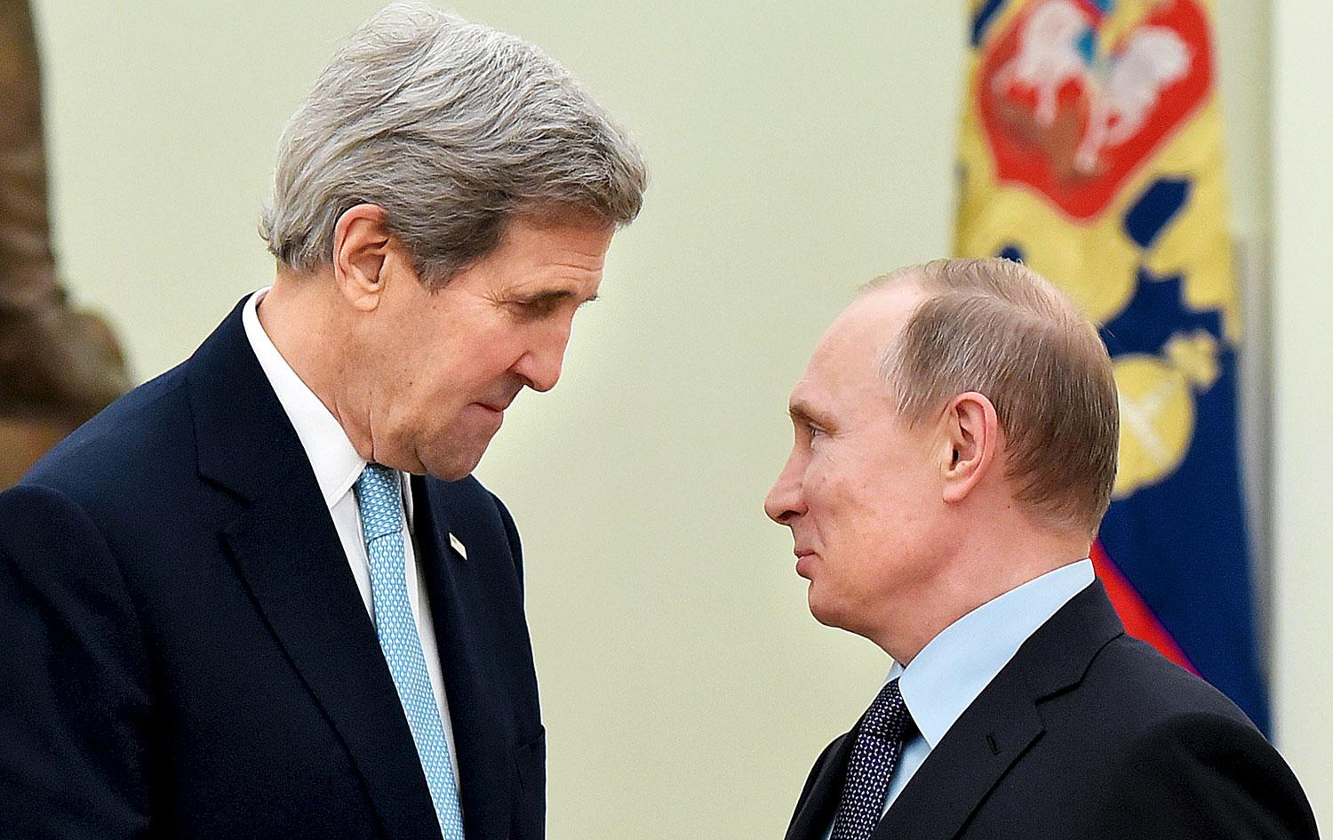 Kerry és Putyin a Kremlben. A tervezettnél tovább tárgyaltak 
