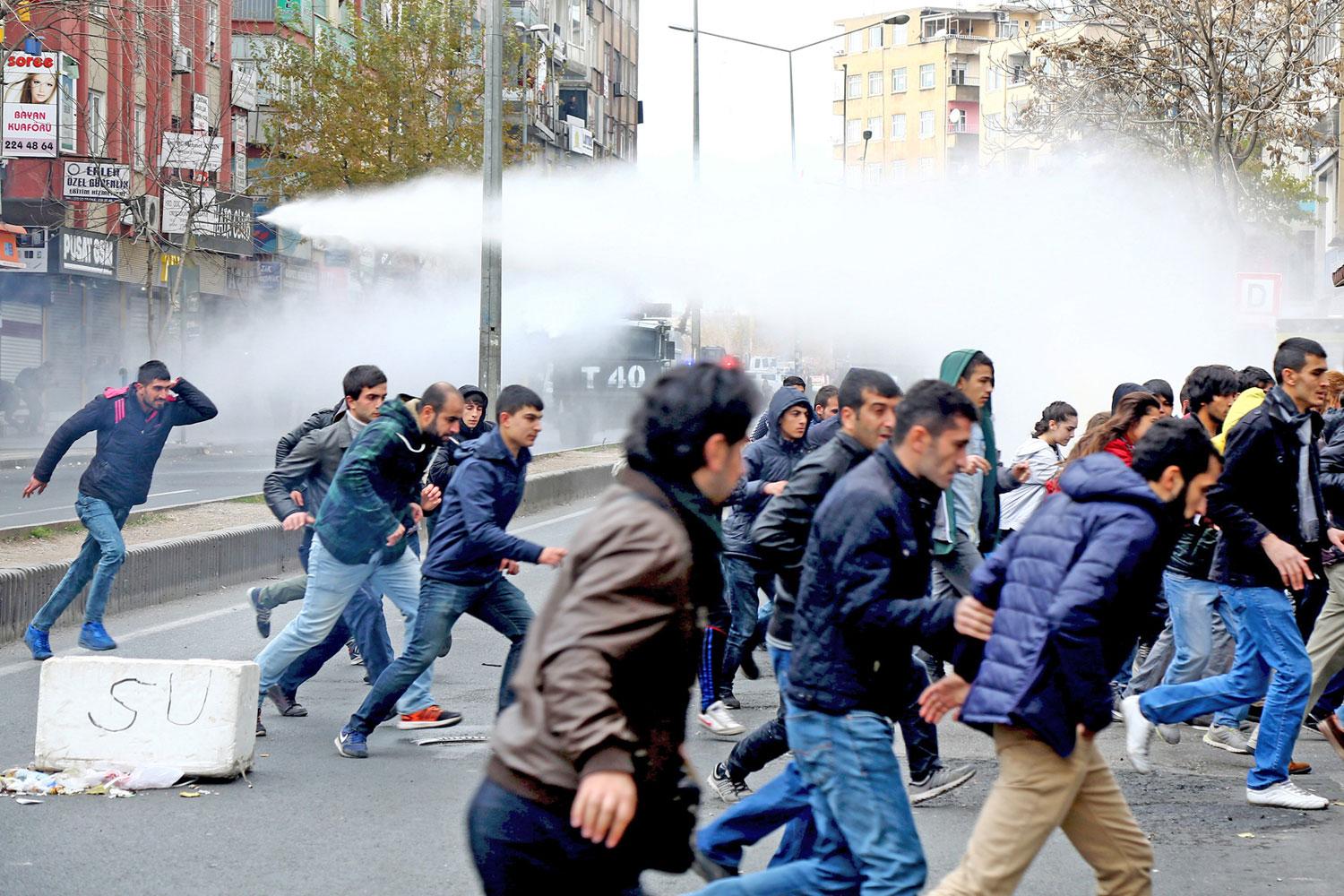 Tüntetést oszlatnak kedden Diyarbakirban