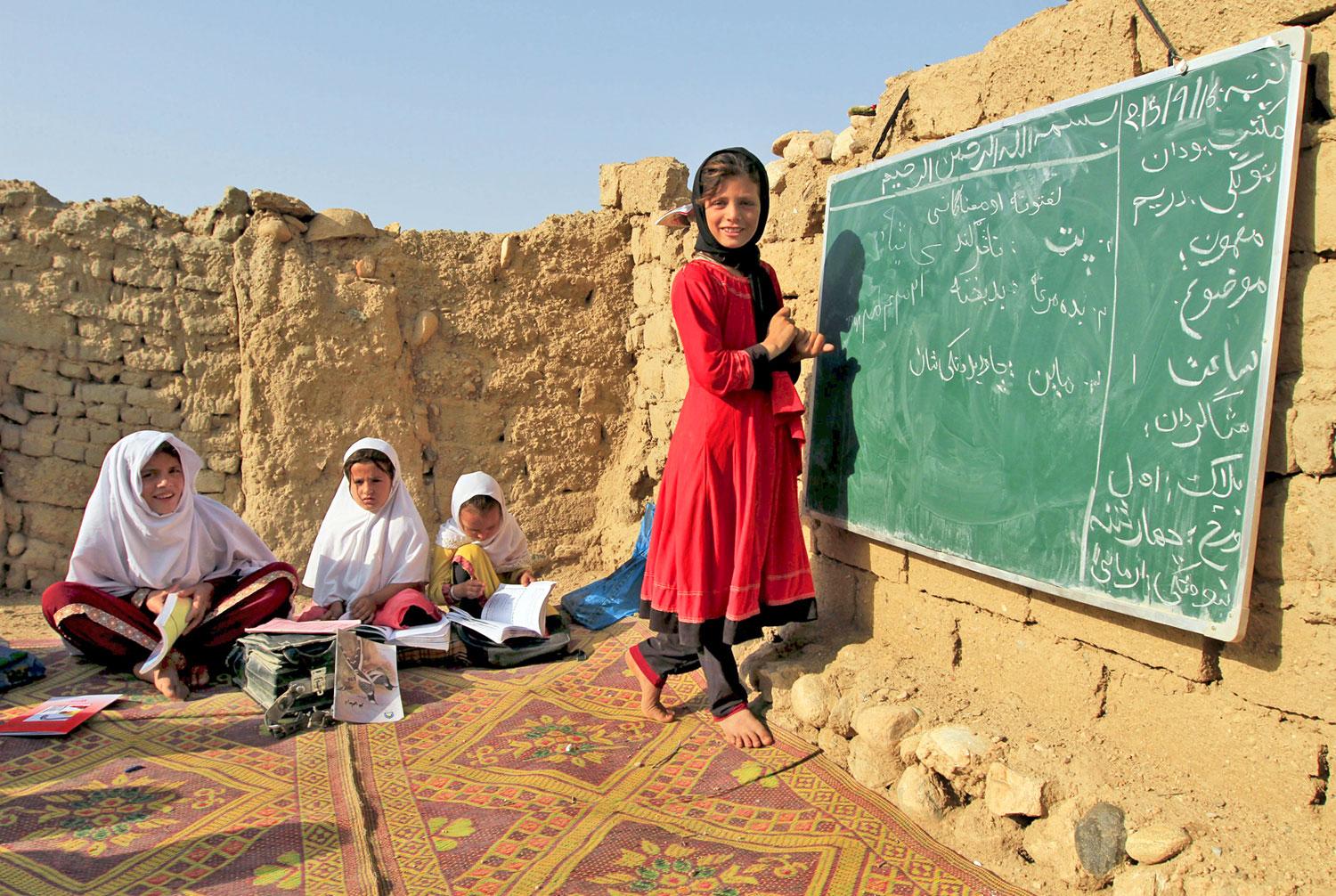 Egy bangladesi segélyszervezet által működtetett afganisztáni iskola
