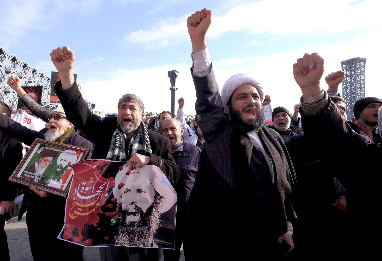 Tüntetők tiltakoznak Rijád lépése miatt Teheránban