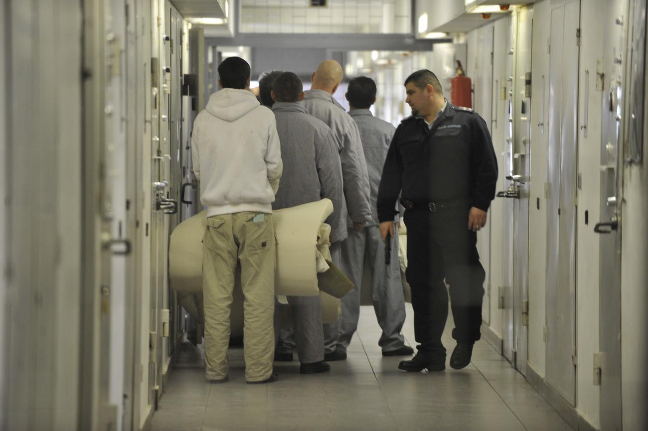 Párszáz nyomkövető nem fogja megoldani a börtönök túlzsúfoltságát