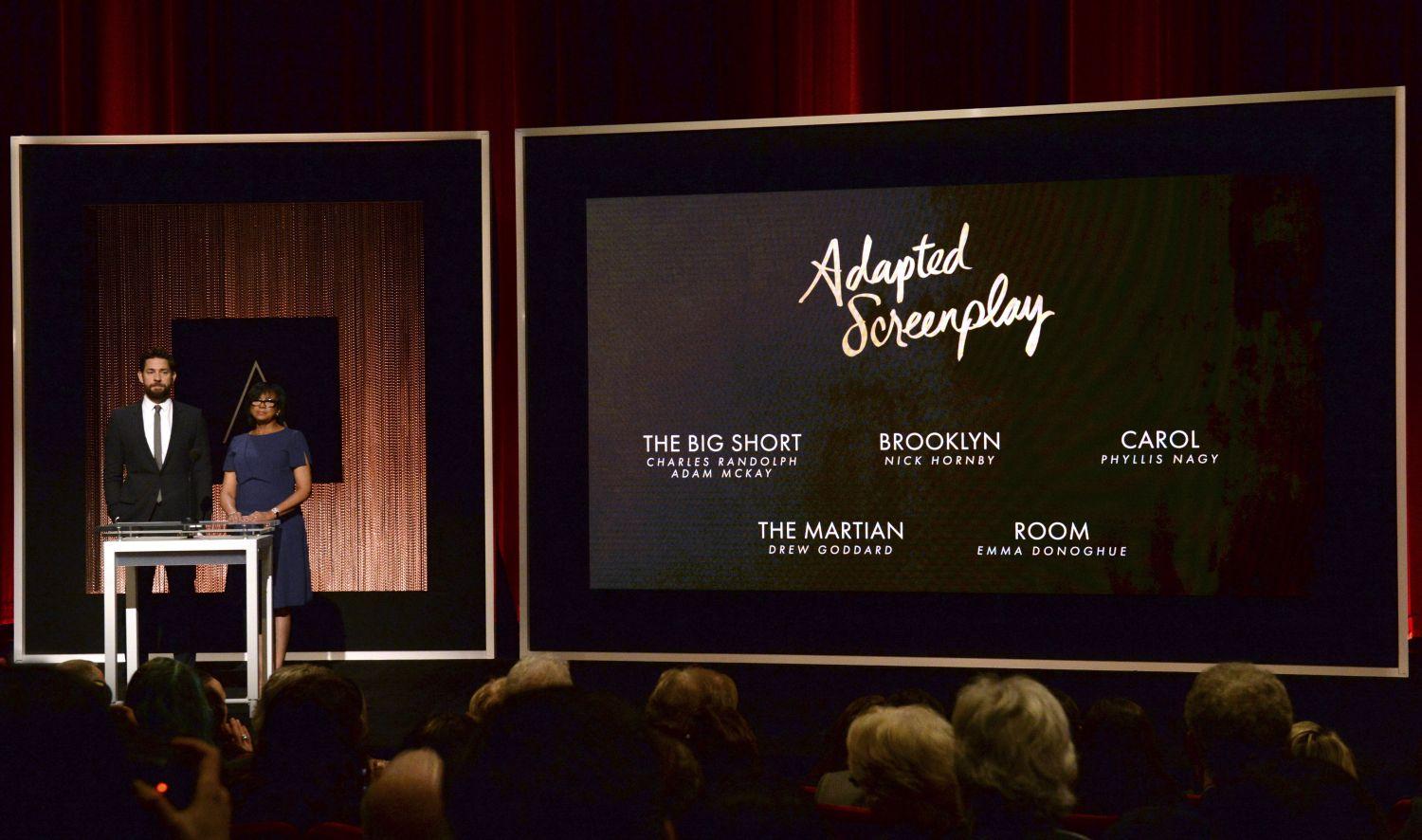 John Krasinski színész és Cheryl Boone Isaacs, az amerikai filmakadémia elnöke jelentették be a legjobb forgatókönyvre jelölt filmeket