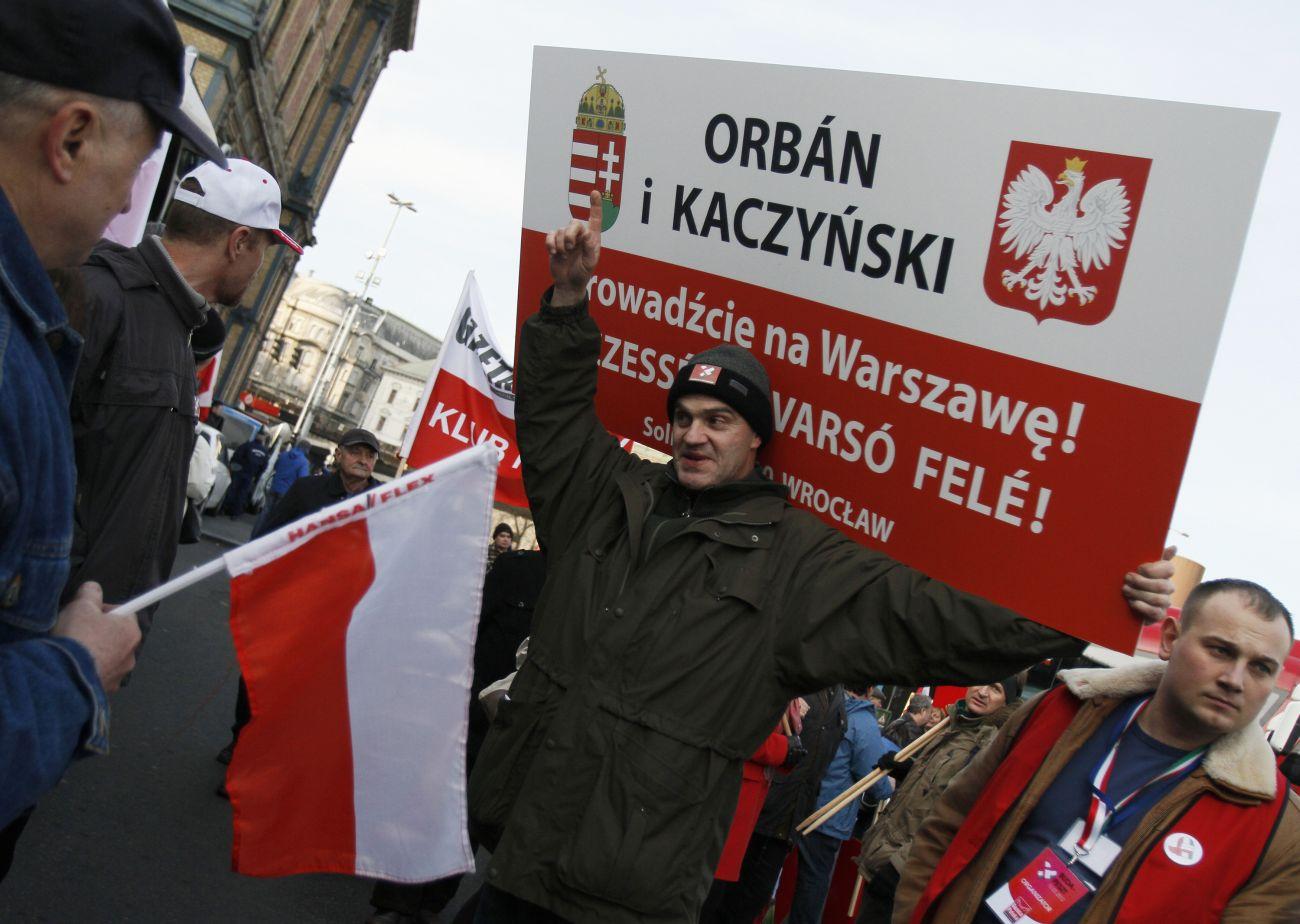 Lengyel Orbán-szimpatizánsok Budapesten 2012-ben. Volt, aki már négy éve tudta az irányt