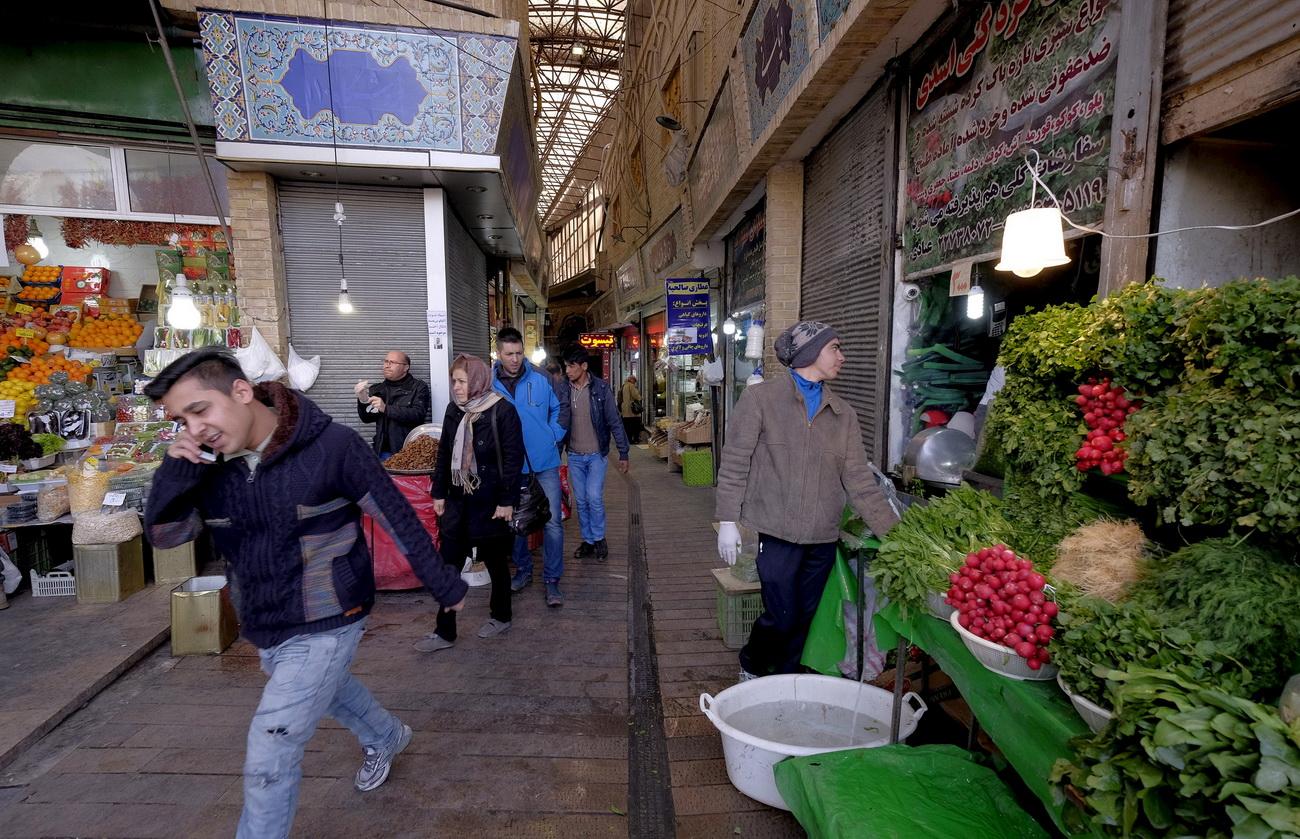 Teheráni utcakép. Irán több mint százmilliárd dollárnyi vagyont nyert vissza