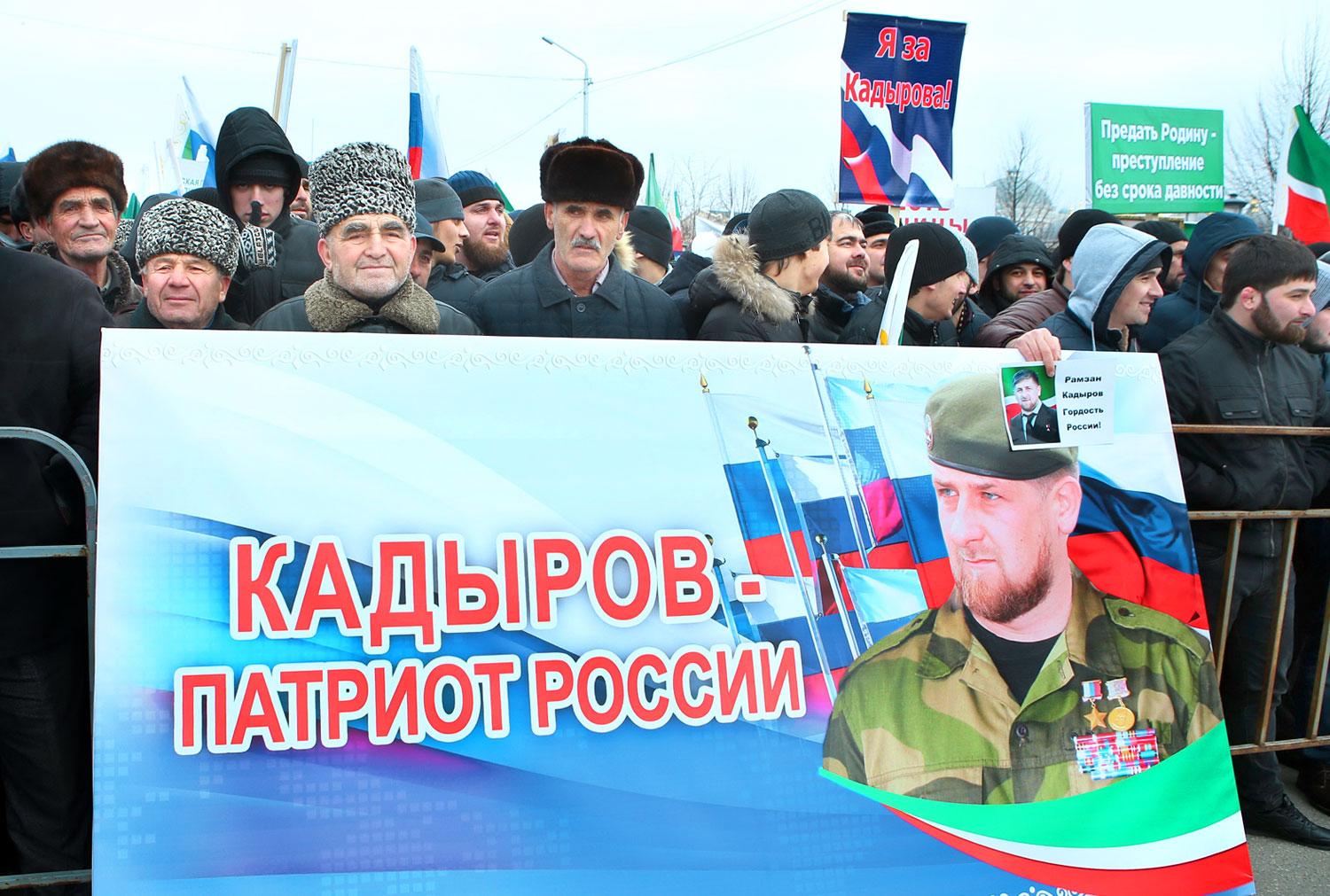 Tüntetés Kadirov mellett. A Kreml óvatos