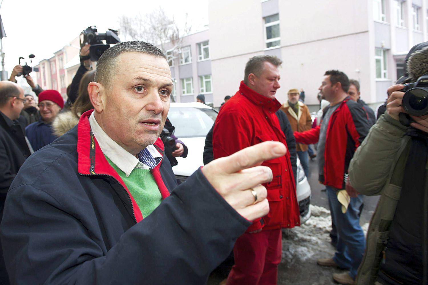 Lagzi Lajcsi távozik a székesfehérvári büntetés-végrehajtási intézetből 
