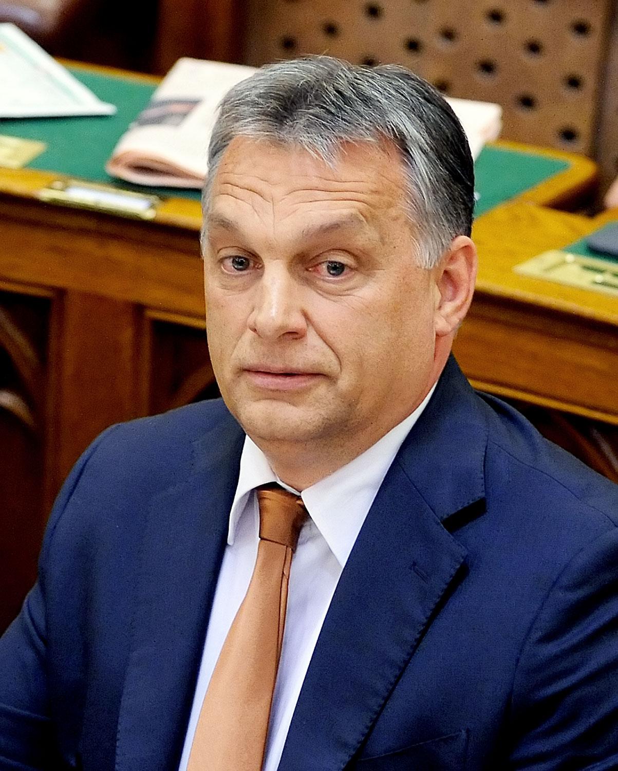 Orbán Viktor, a nagy bábjátékos
