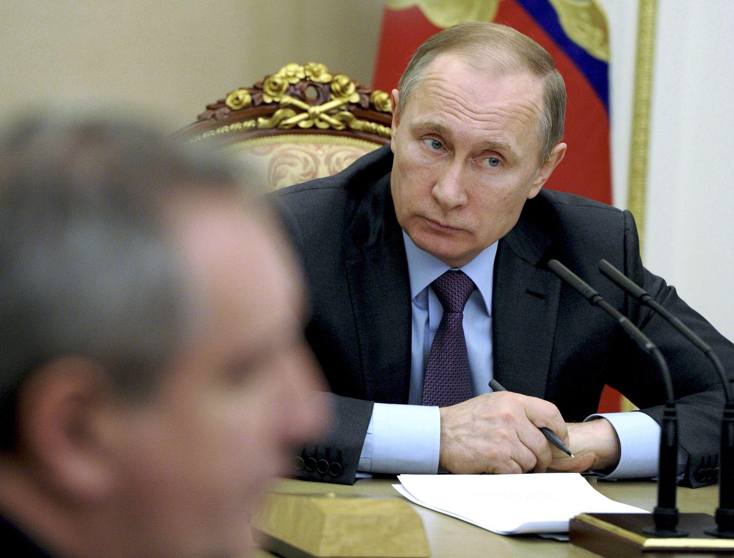 Putyin egy korrupcióellenes megbeszélésen