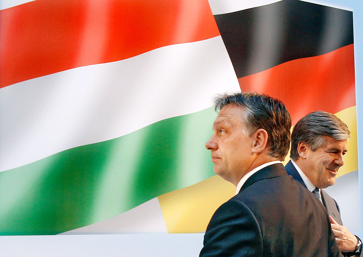 Orbán Viktor Berlinben a Deutsche Bank elnökével, Josef Ackermannal. A gazdaságra koncentrálnak