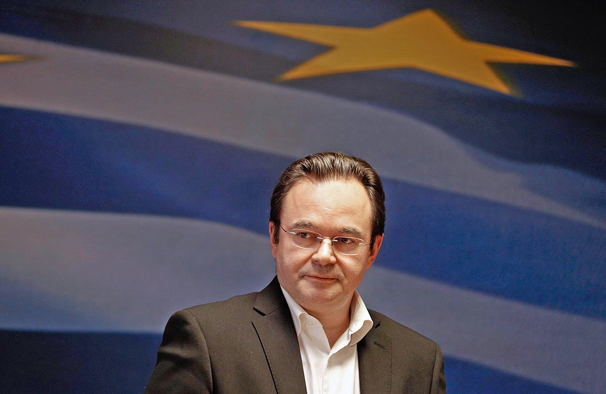 A görög pénzügyminiszter, George Papaconstantinou – Kint is vannak, bent is vannak