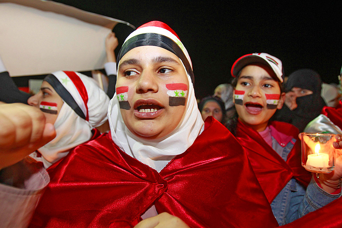 Szíriai nők tüntetnek a jordániai fővárosban, Ammánban. Menekülés az erőszak elől
