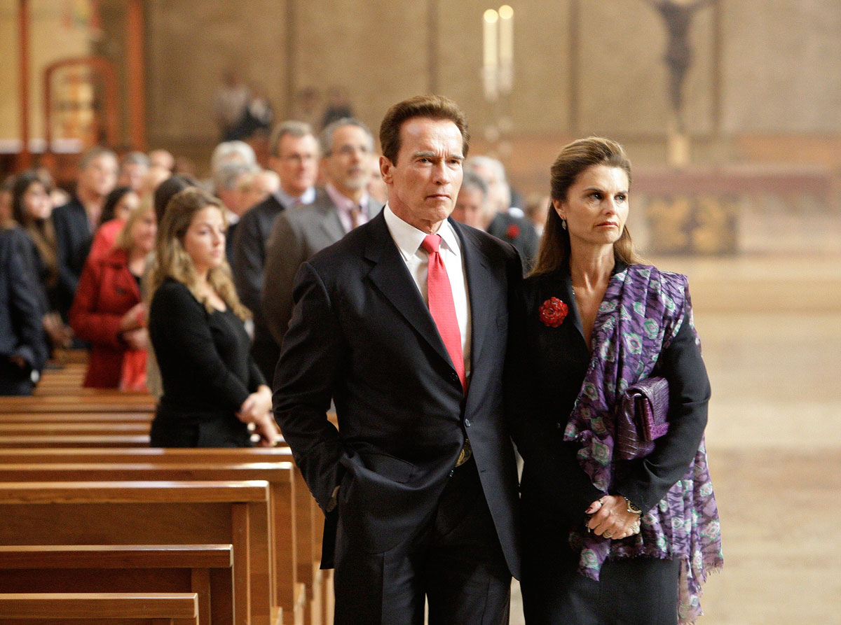 Arnold Schwarzengger és Maria Shriver egy hollywoodi temetésen 2010 novemberében
