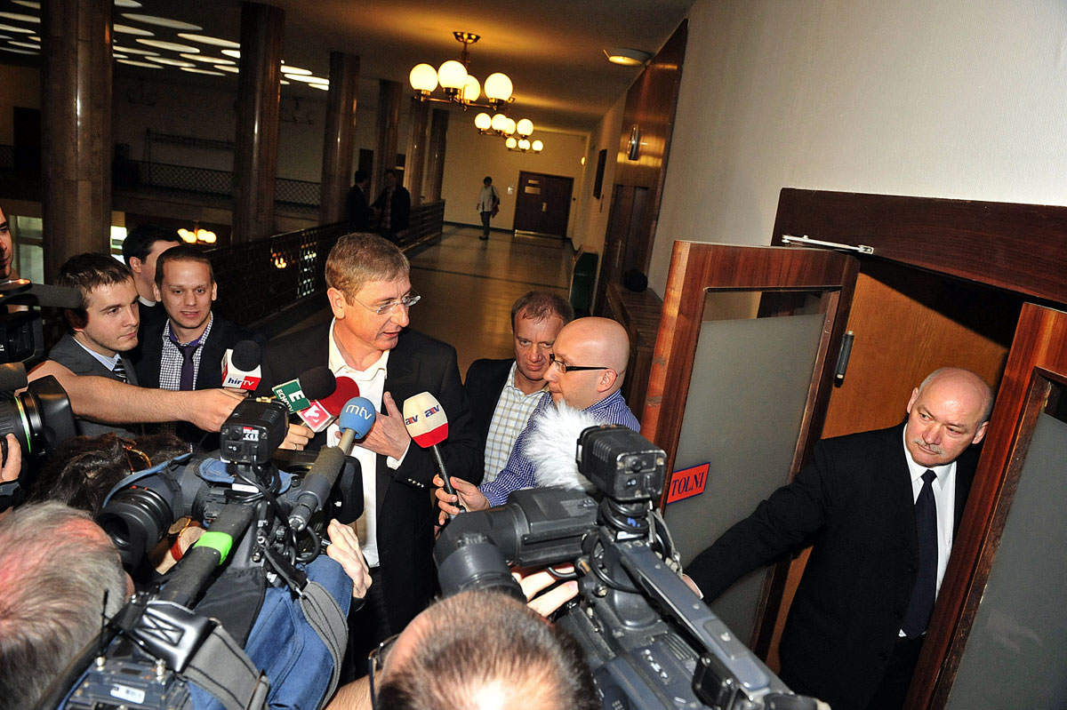 Gyurcsány Ferenc az MSZP frakció ülésére érkezik