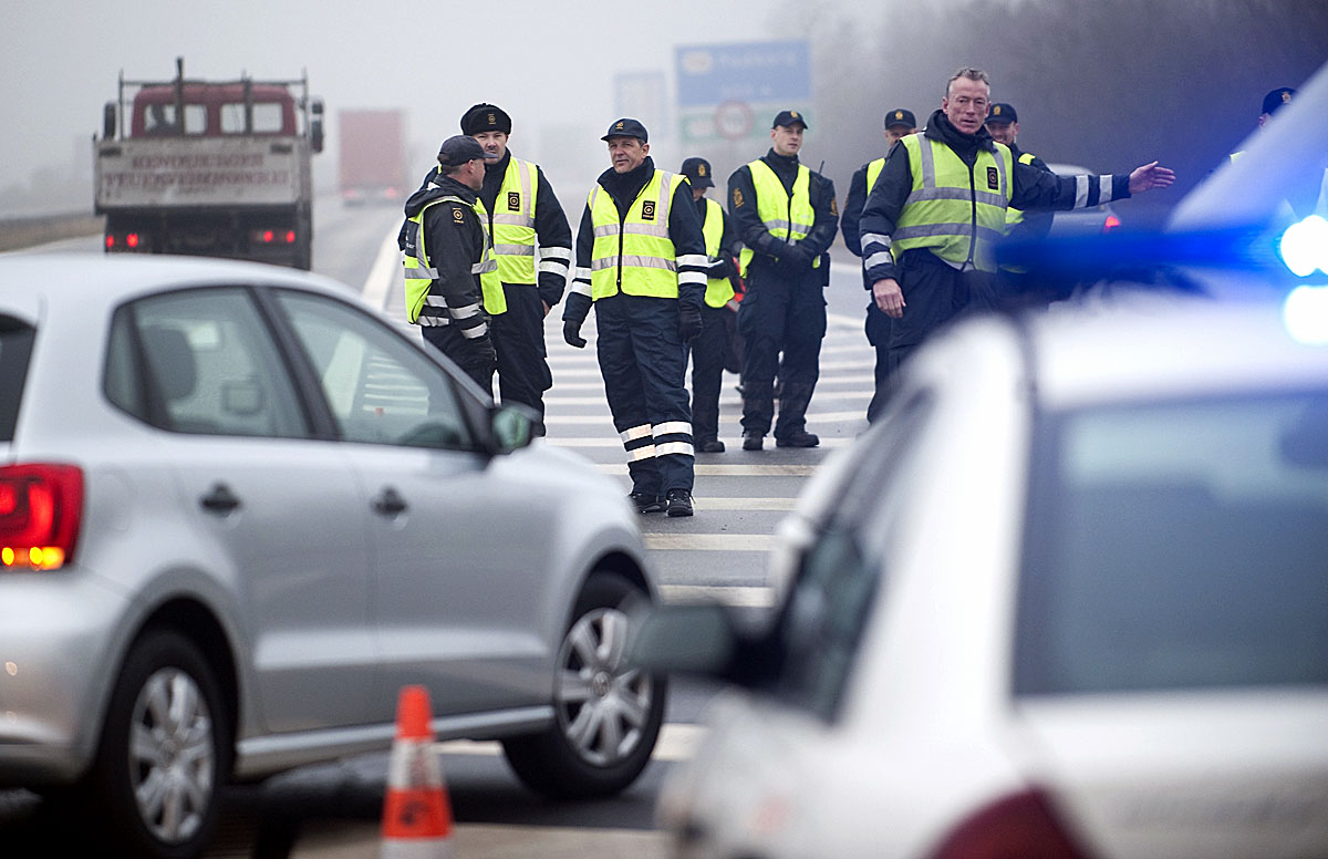 Az átmenetileg lezárt német-dán határon az északi rendőrök ellenérzik az autósokat a 2009-es klímacsúcs védelmének biztosítása érdekében