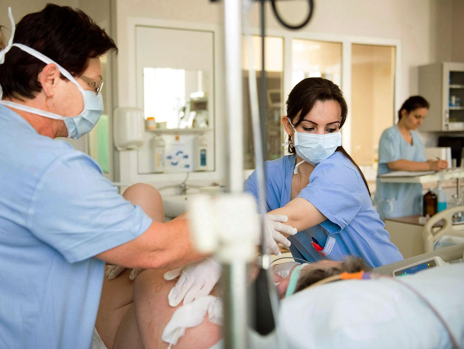 Szakápolók a nyíregyházi kórházban – új feladatokat kaphatnak