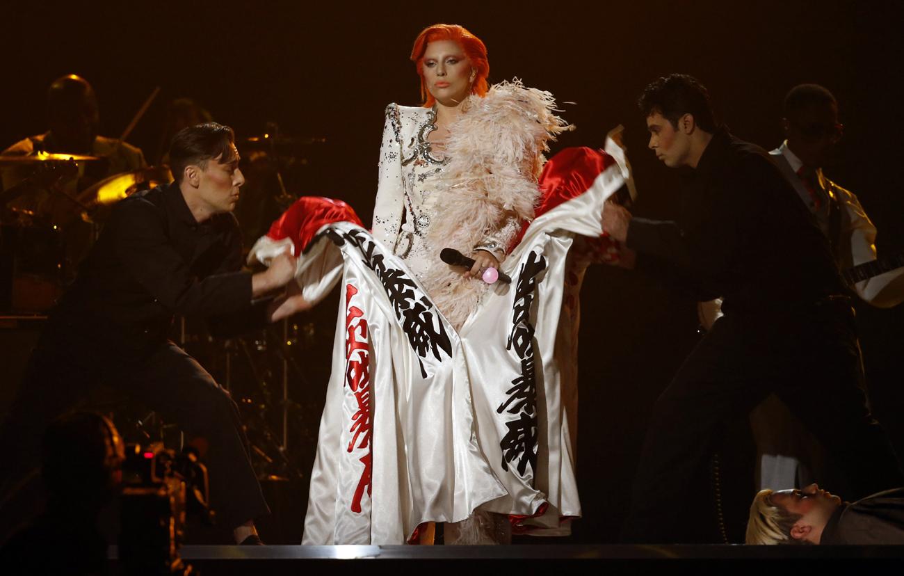 Lady Gaga Bowie-egyveleget adott elő