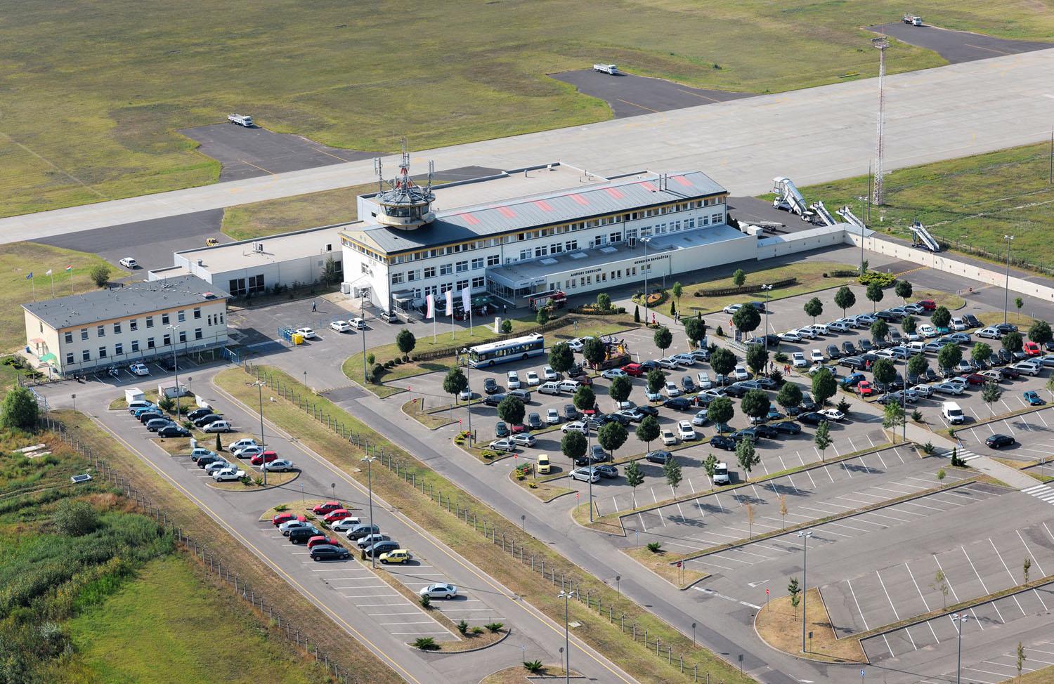 A debreceni repülőtér látképe. Megművelték volna?