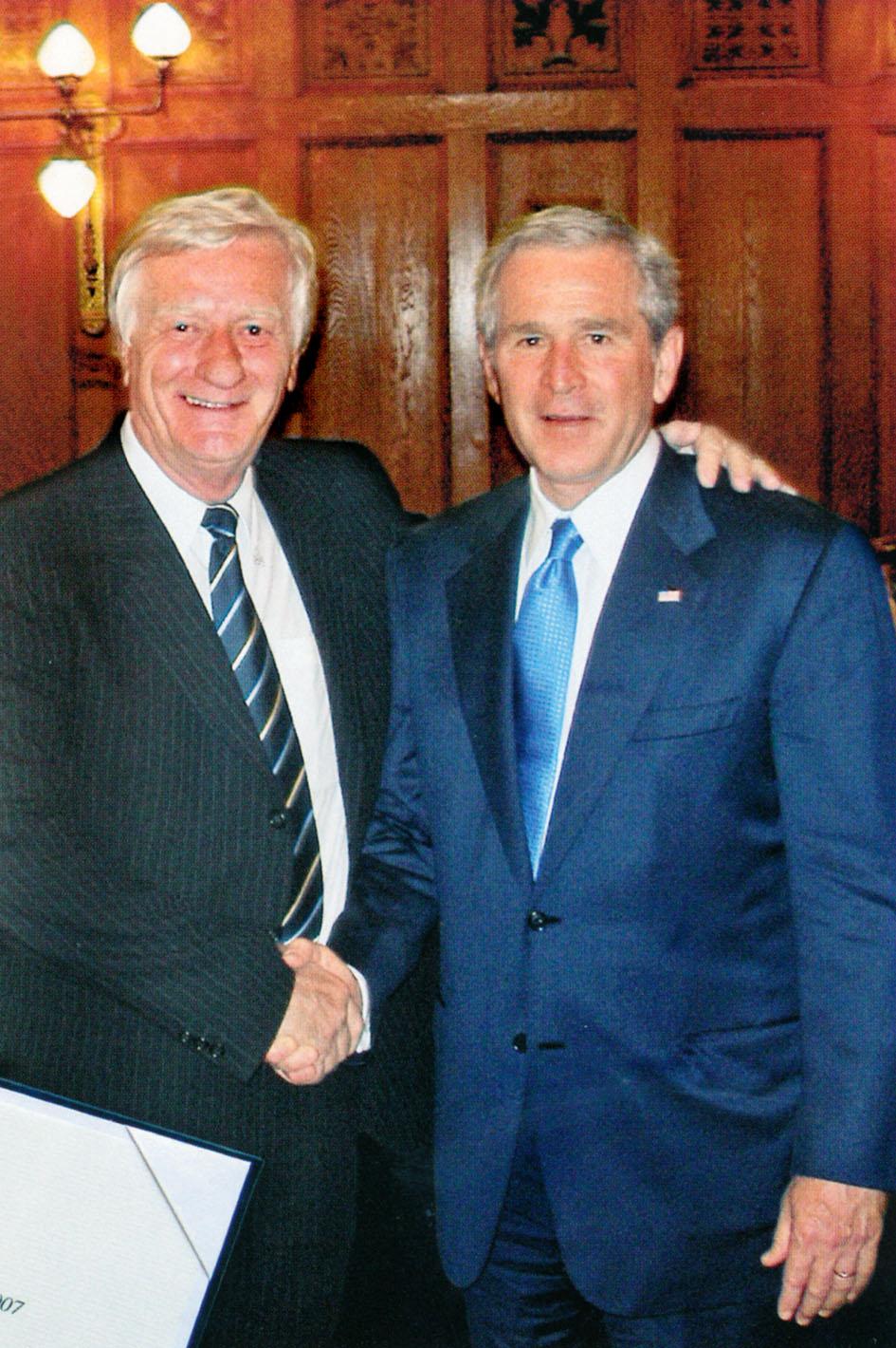 George W. Bush amerikai elnök nagyrabecsülését fejezte ki a Benkó Dixieland Band zenészeinek 