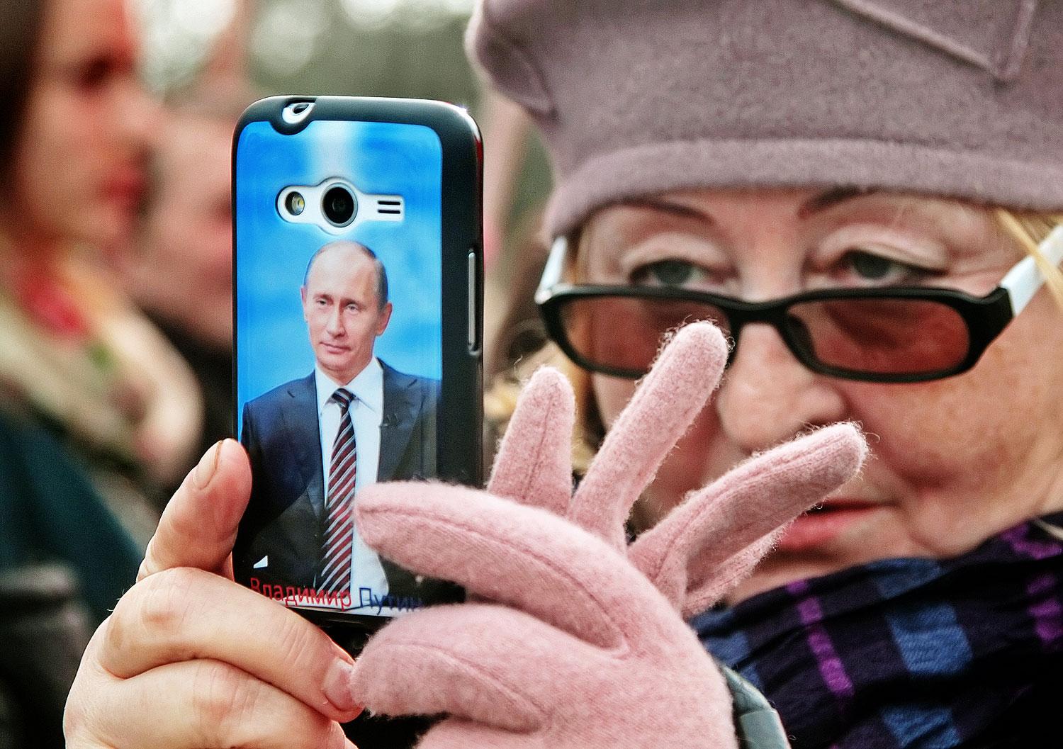 Putyin népszerűsége töretlen Oroszországban. Erőskezű vezér kell 