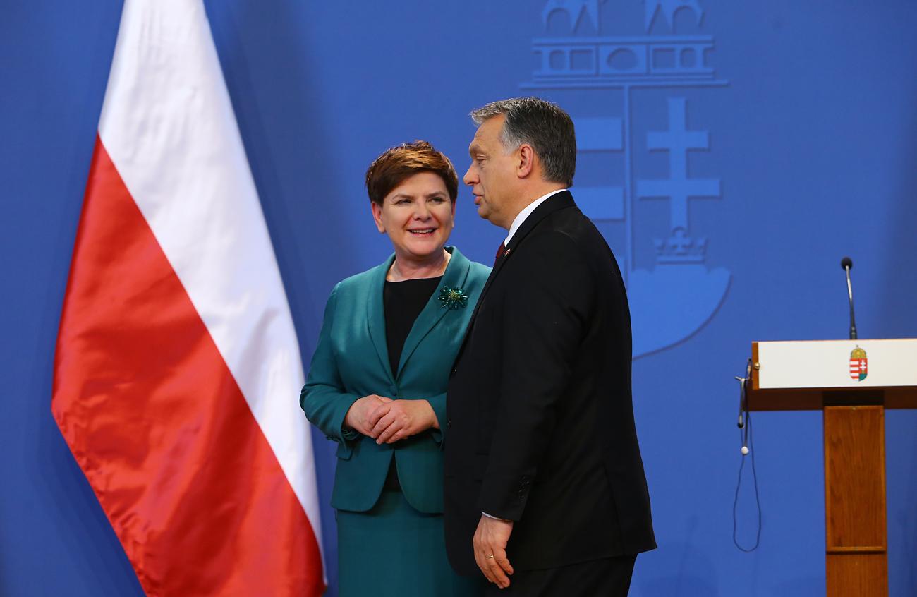 Orbán és Szydlo a hétfői budapesti sajtótájékoztatón. Kérdés, hogy Ficónak szóltak-e