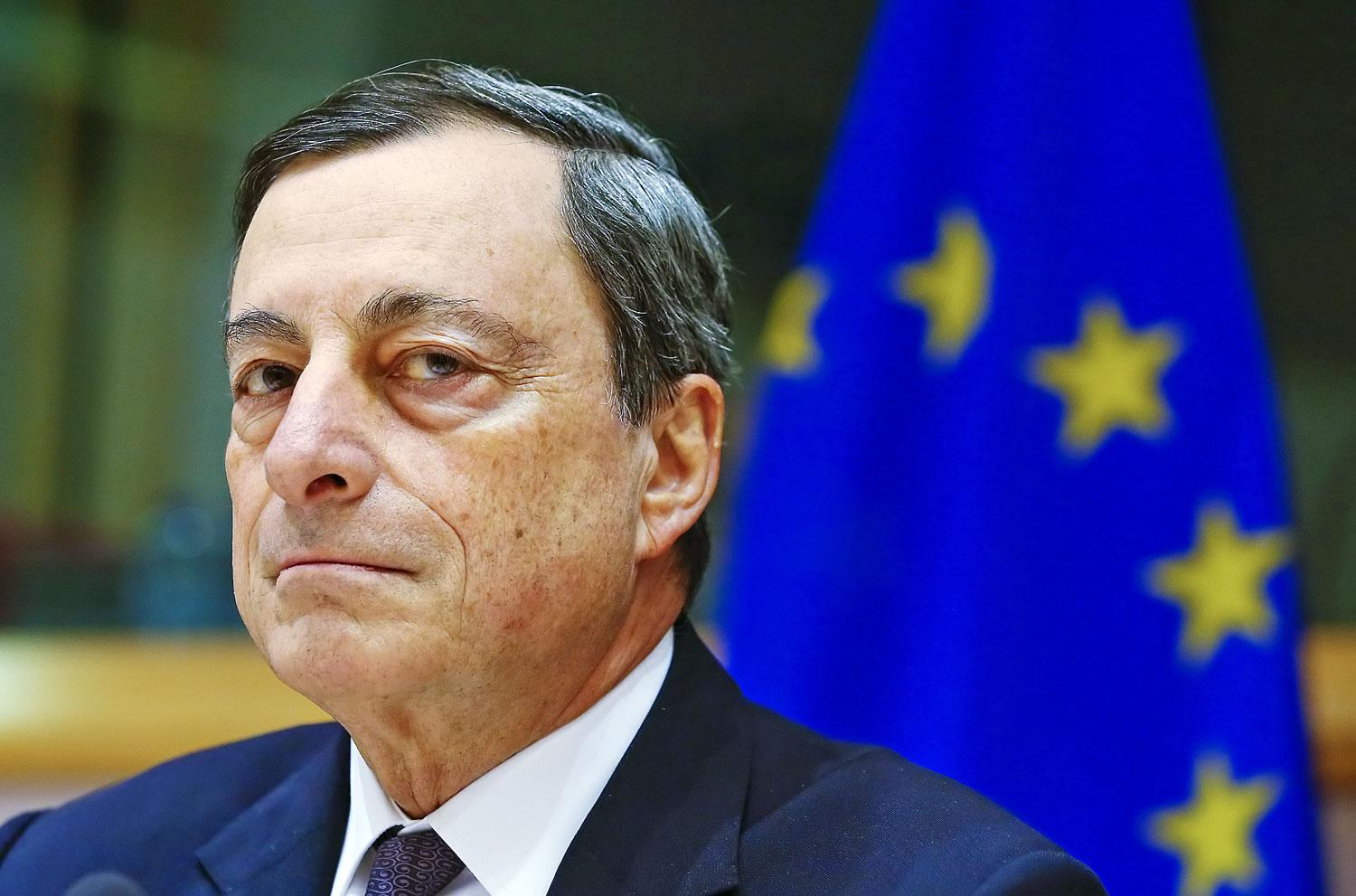 Mario Draghi a defláció ellen küzd