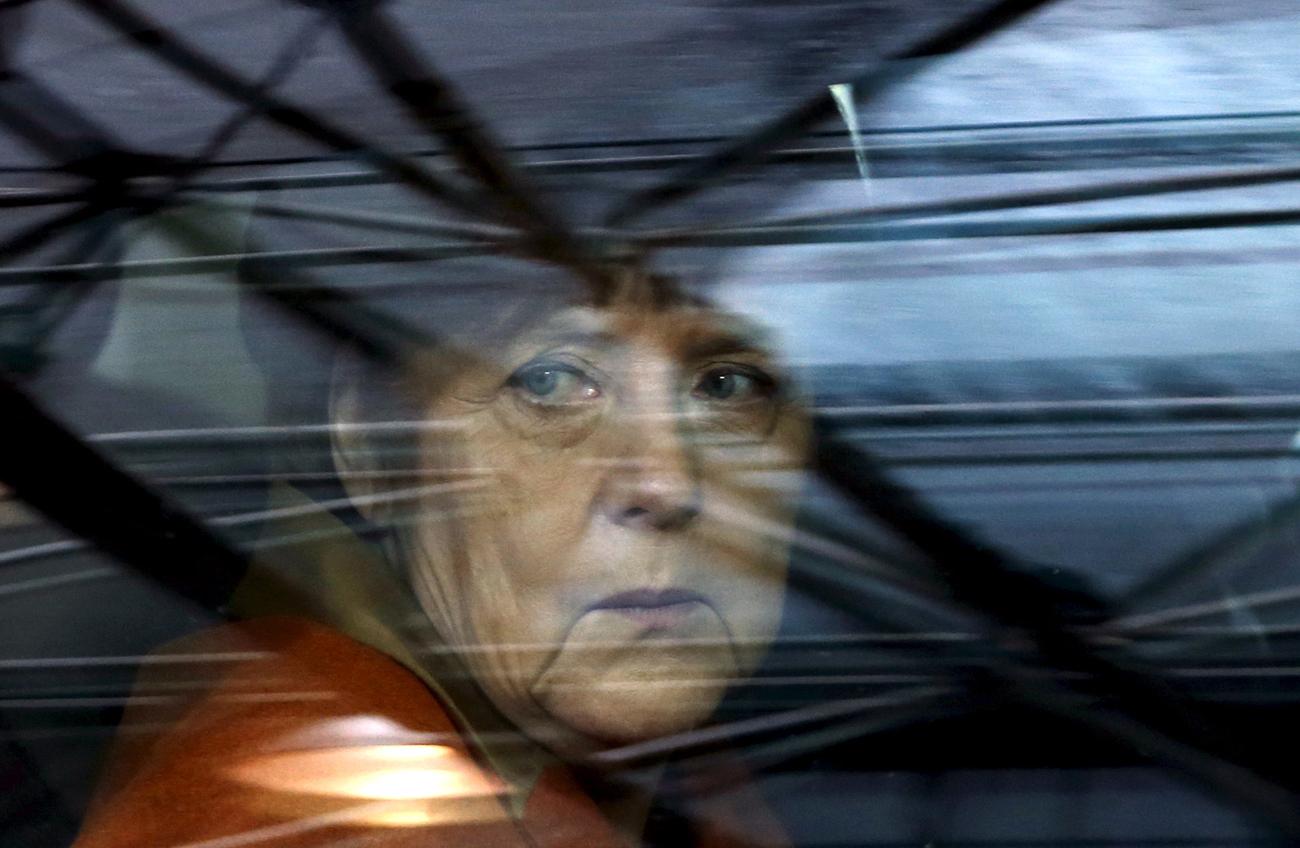 Merkel a kocsijában a csúcstalálkozó előtt. Áttörés