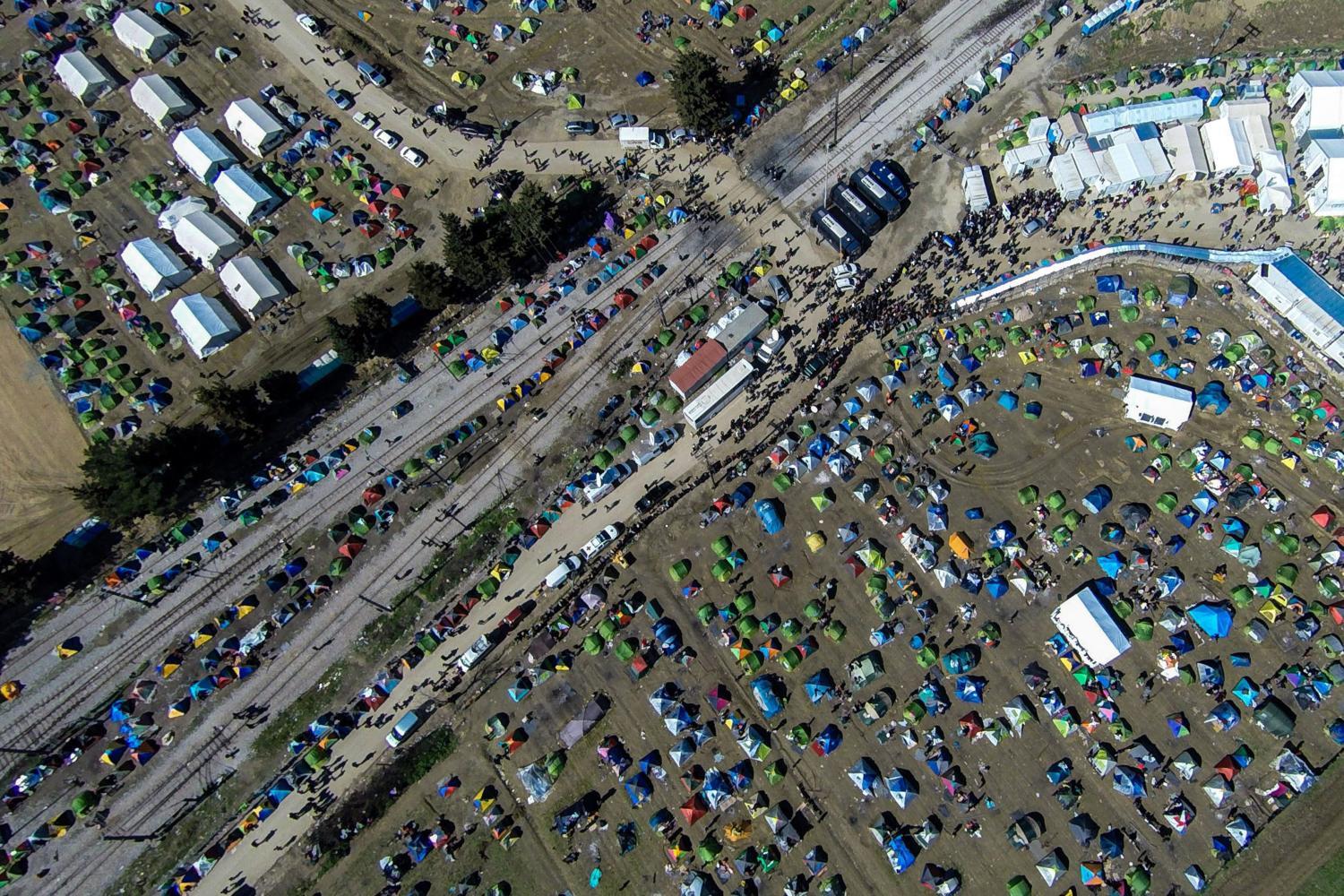 Menekülttábor a görög-macedón határon. Orbánék bármit megtesznek, hogy eltereljék az újabb hullámot