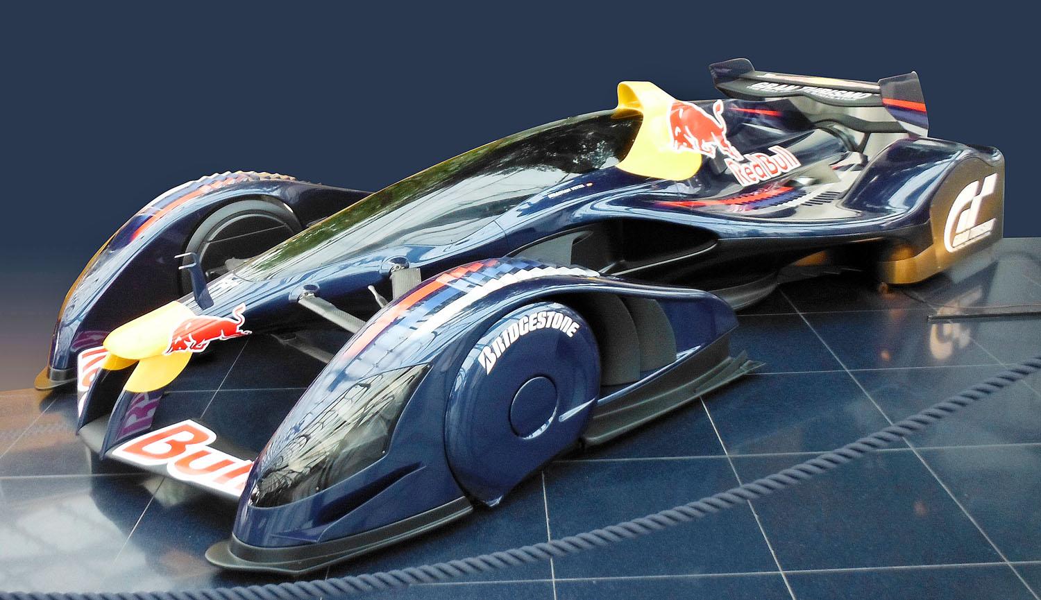 Lexan kabintető és kerékburkolat a kísérleti Red Bull versenyautón
